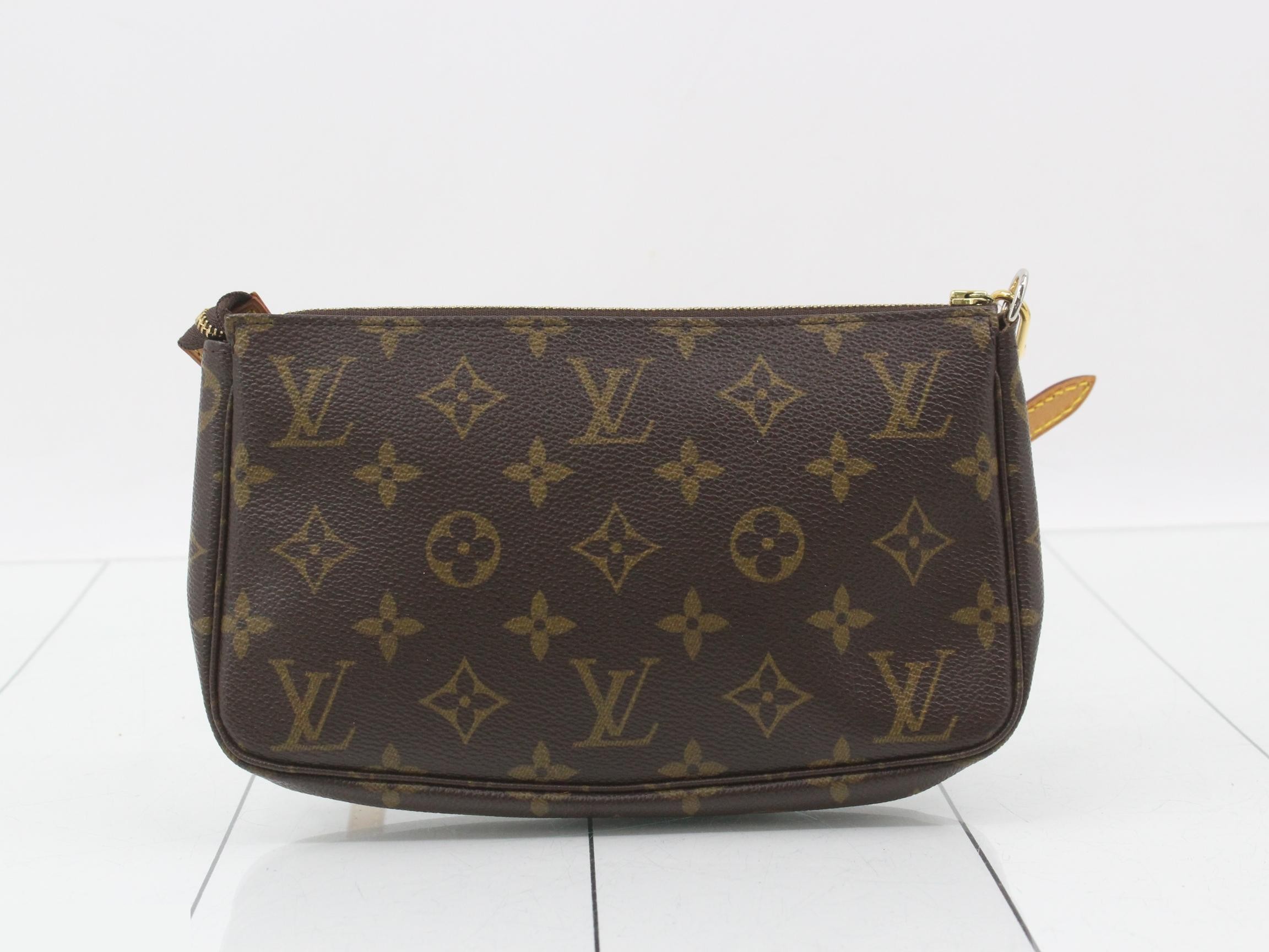 Pochette Accessoires (old model) with shoulder strap — view 2