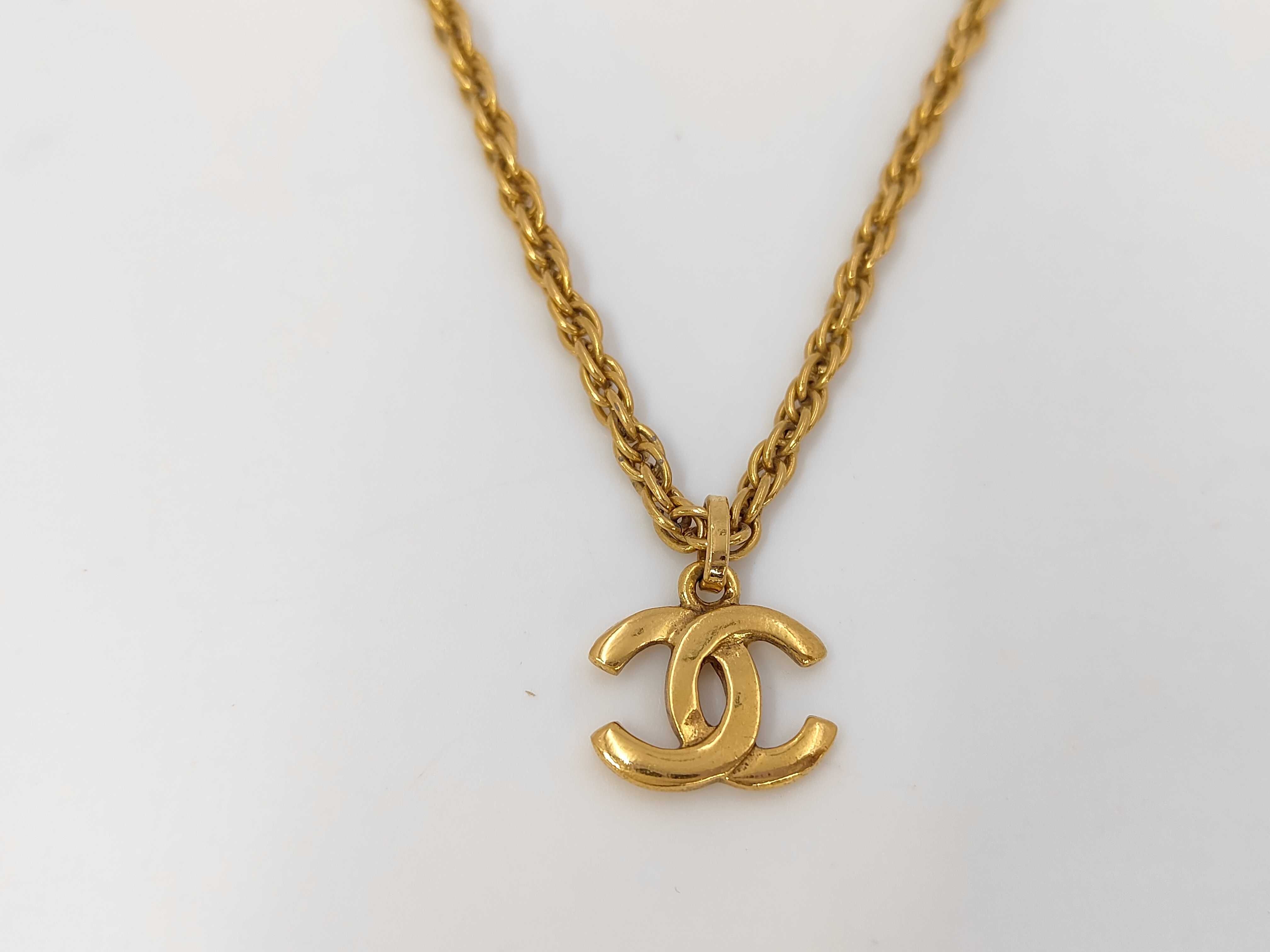 necklace — view 3