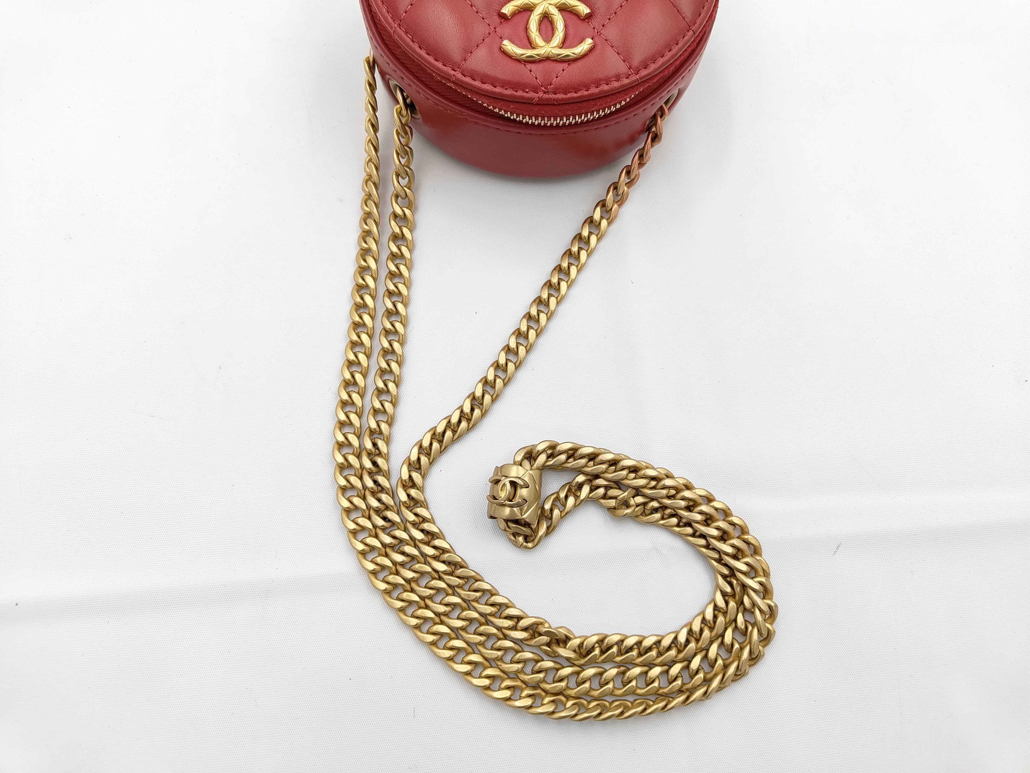 Matelassé Chain Shoulder Bag, Lambskin, Red — view 3