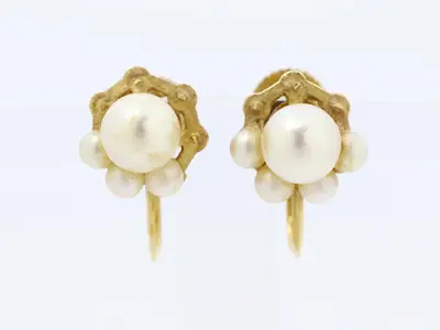 Faux pearl earrings, 750 yen, 2.5g