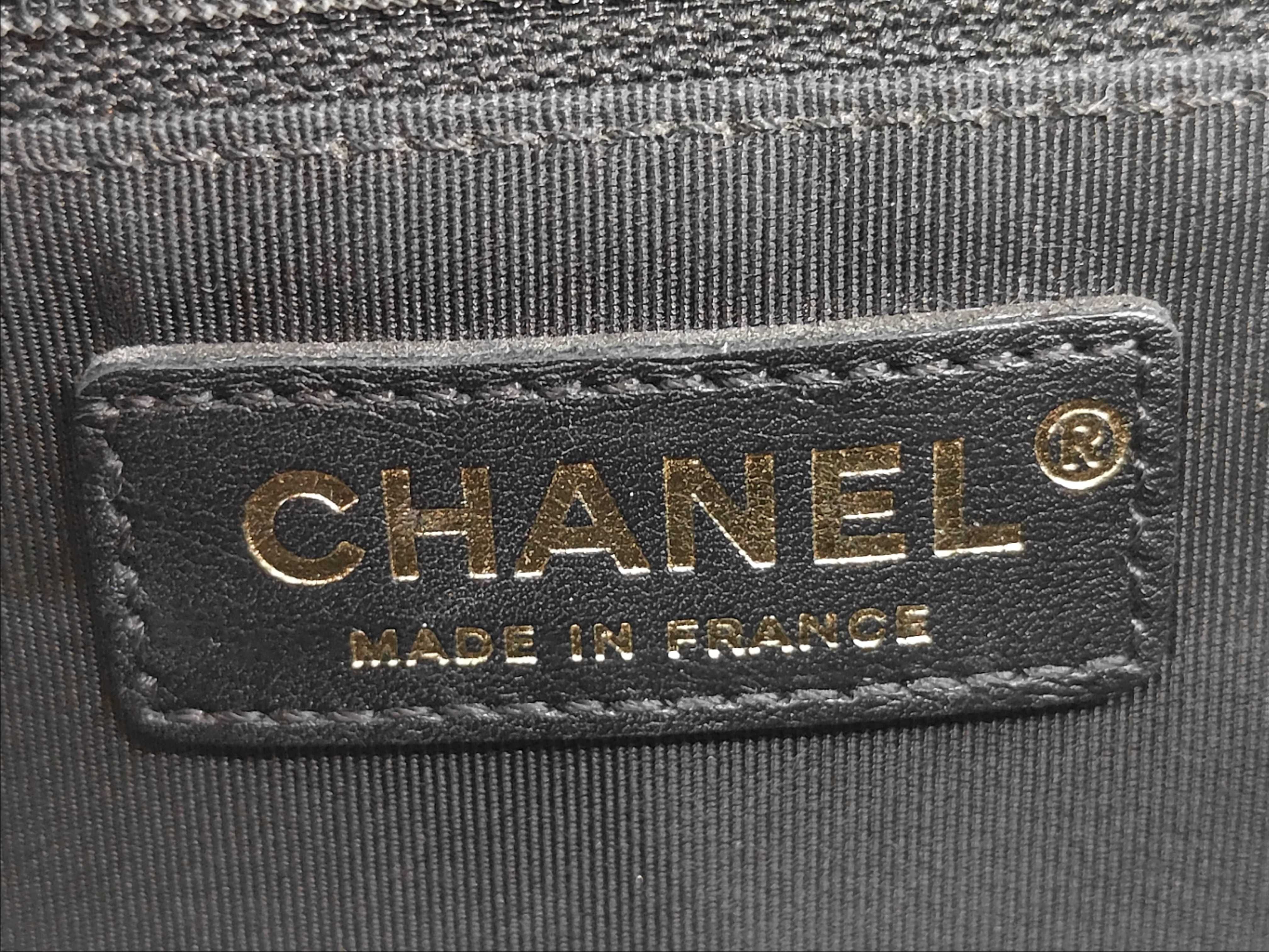 Boy Chanel Chevron Caviar Skin Shoulder Bag (Serial No. 24) — view 13