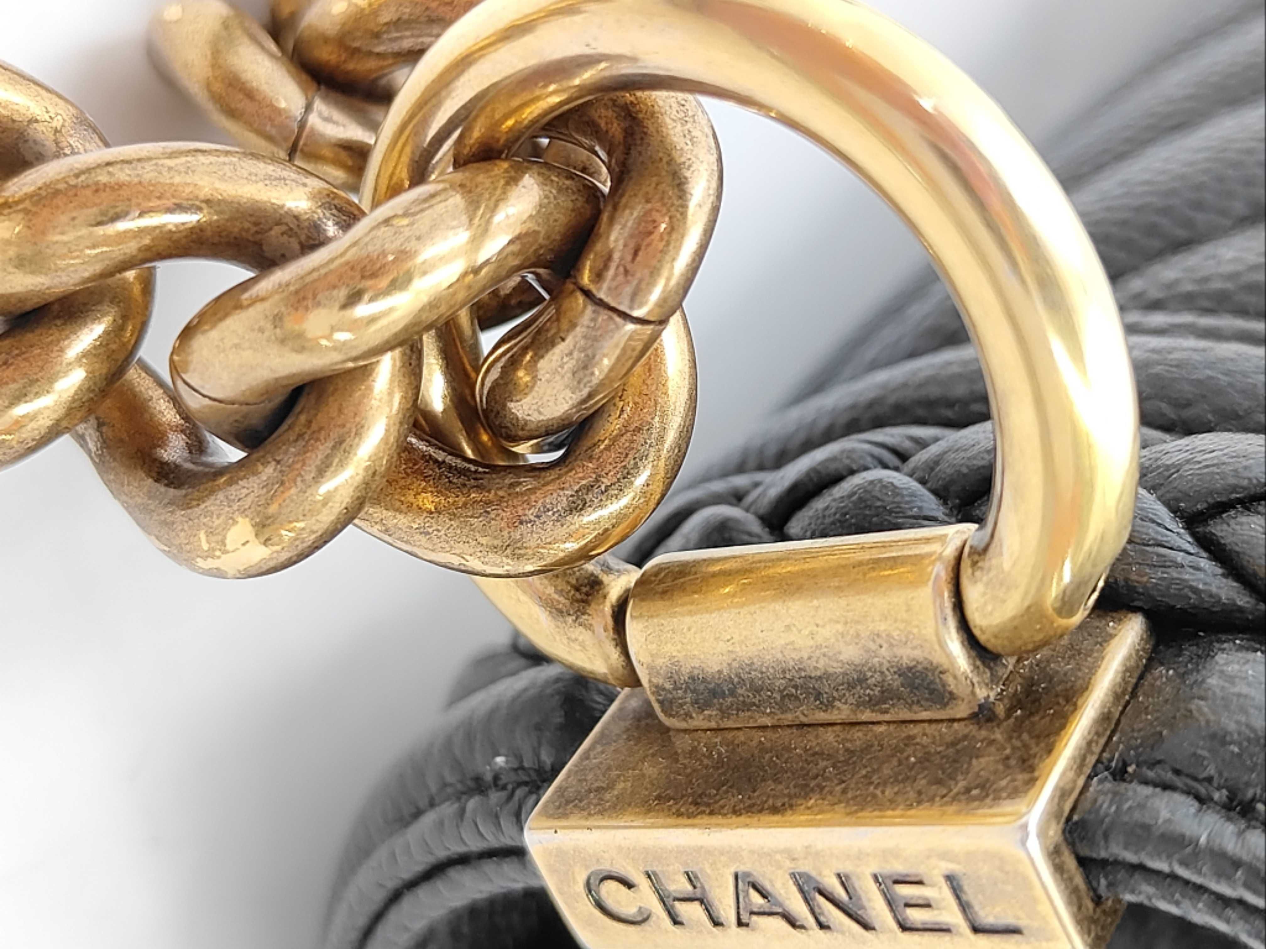 Boy Chanel Chevron Caviar Skin Shoulder Bag (Serial No. 24) — view 6