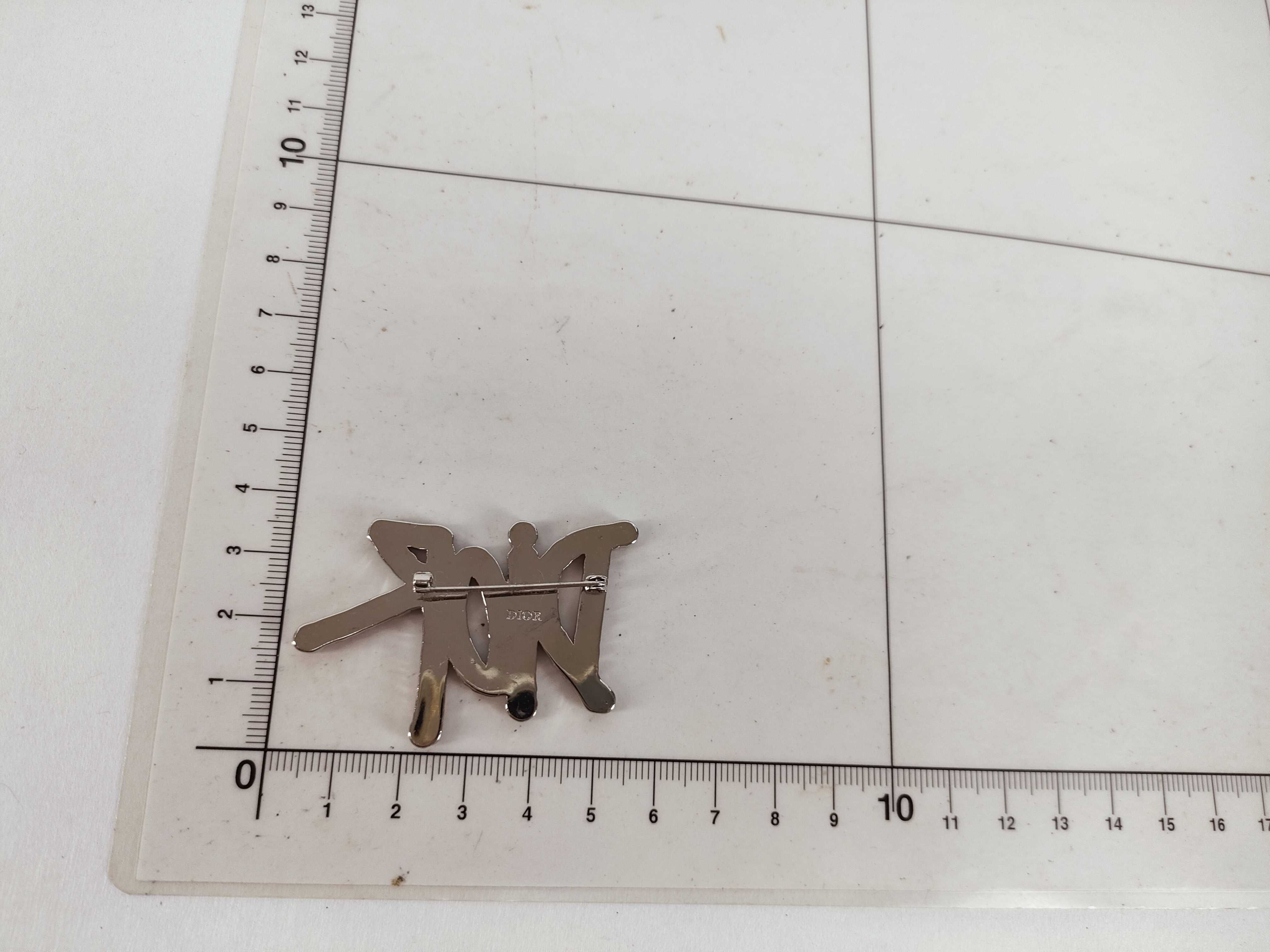 x Stussy collaboration rhinestone brooch — view 10