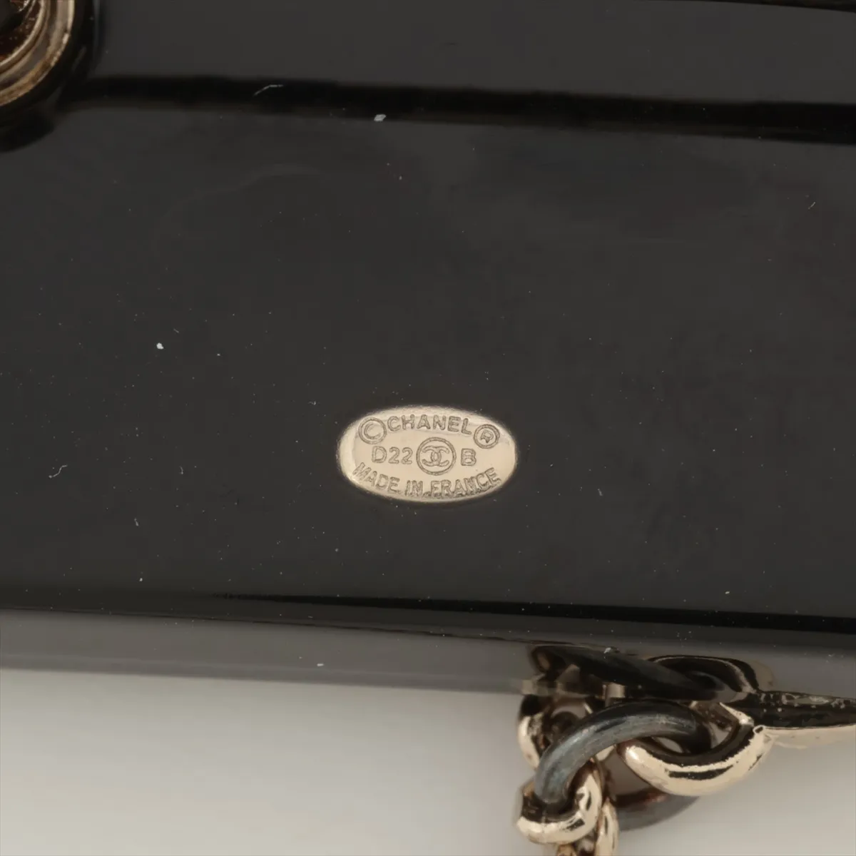 Cocomark D22B Brooch GP x Plastic Black x Gold — view 4