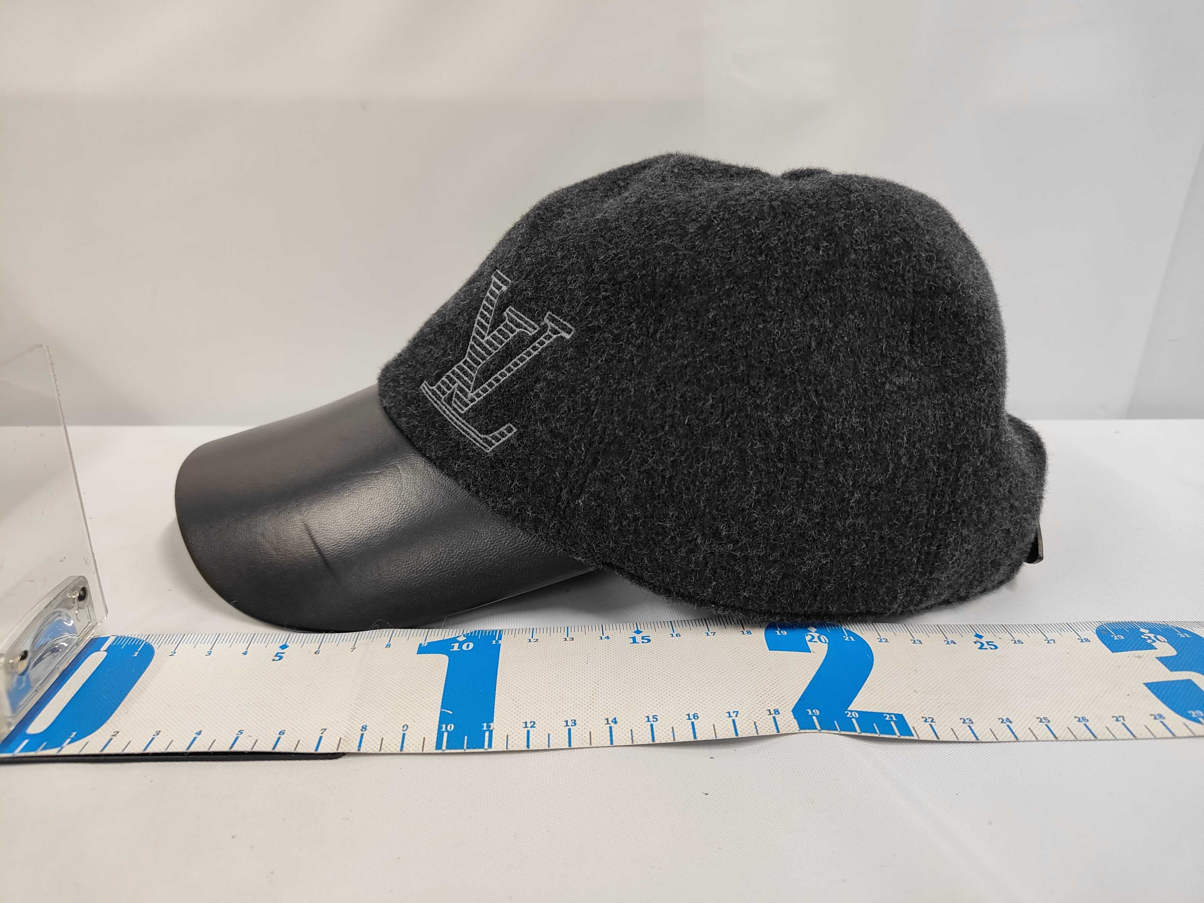 Vuitton Cap M7182M NX2243 Other Accessories — view 3