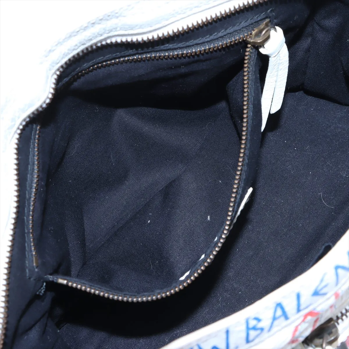 Graffiti Classic City Leather 2WAY Handbag White 431621 — view 9