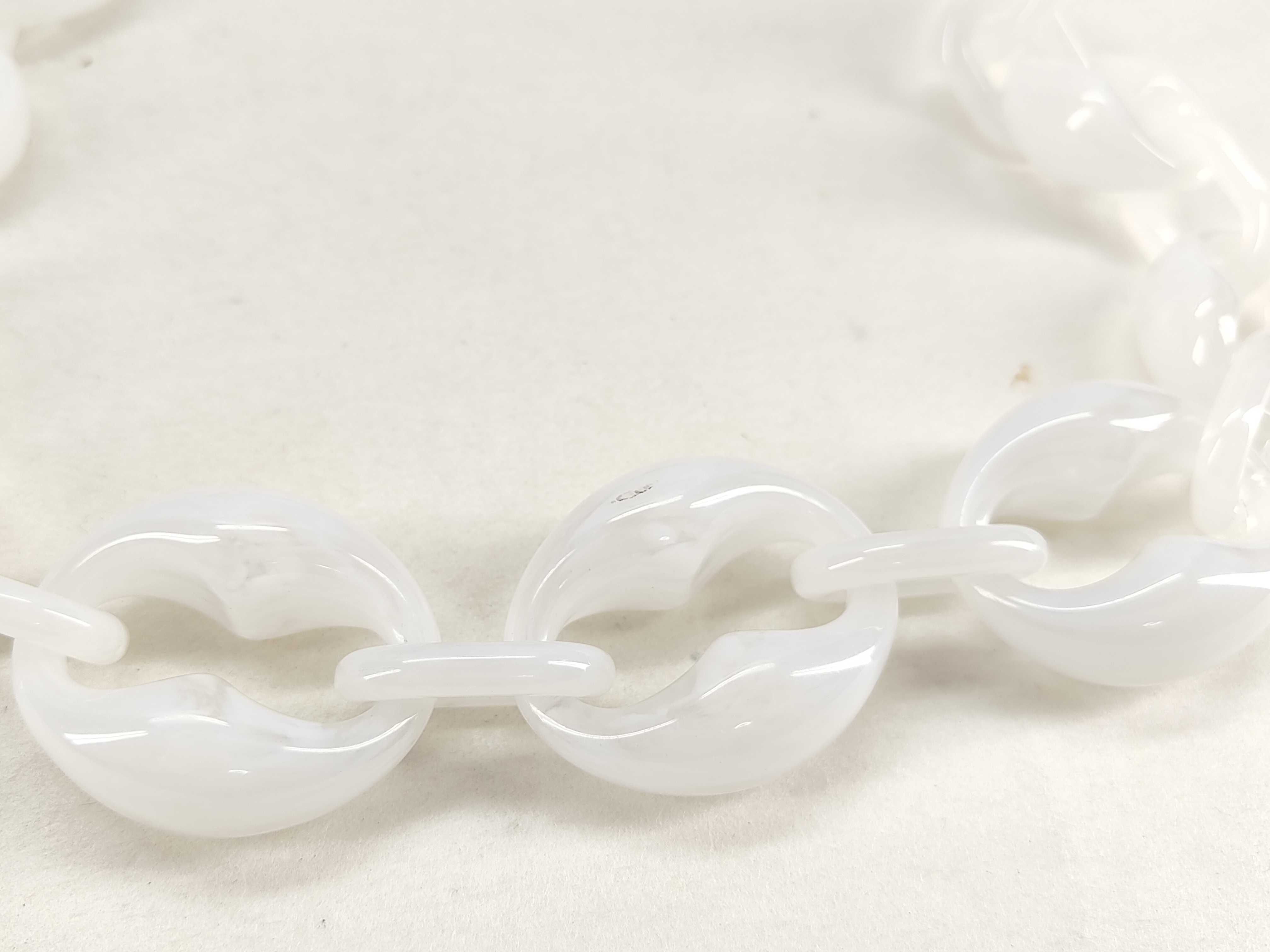 necklace with box — view 3