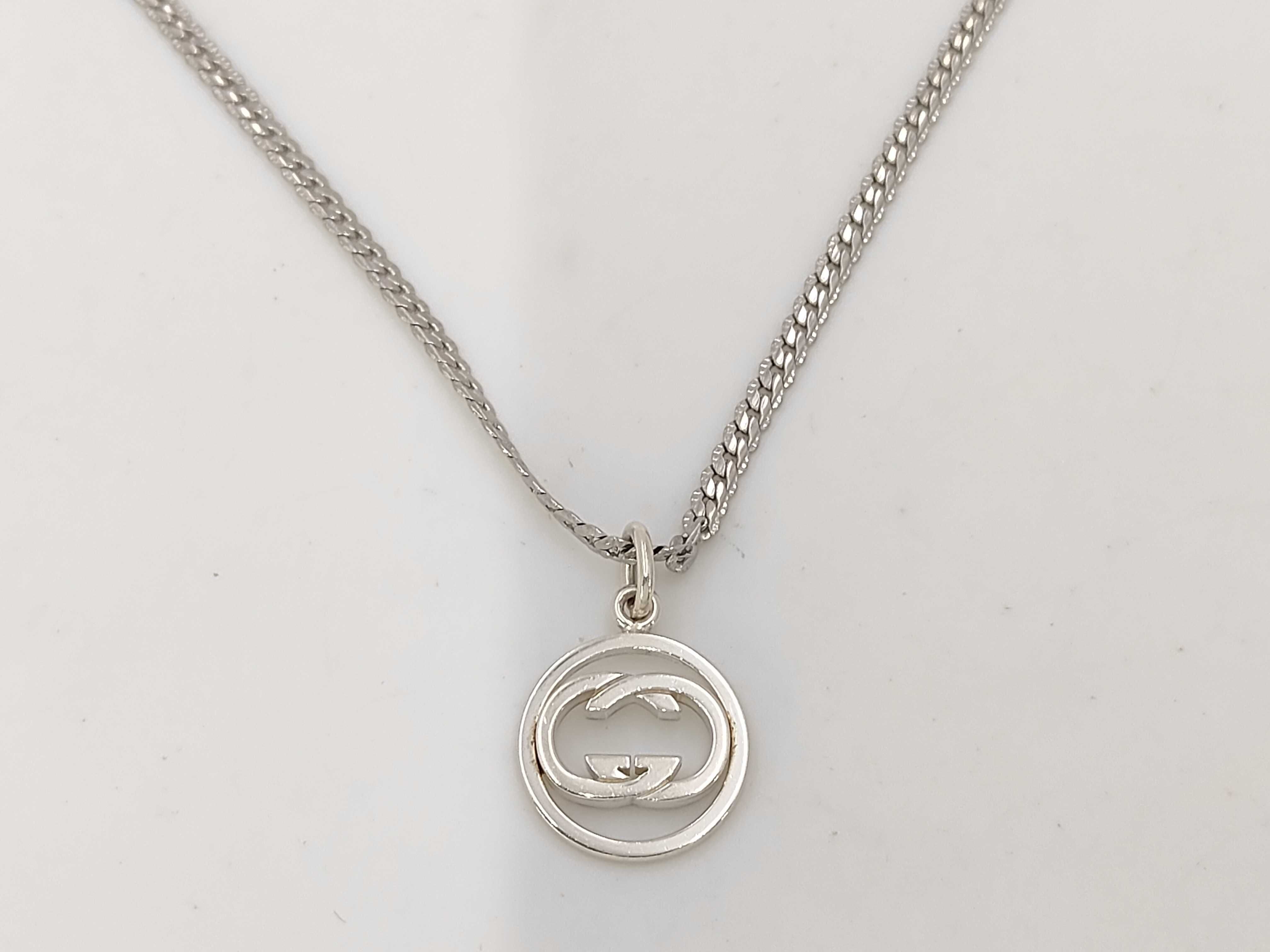 necklace, interlocking GG pattern, round, aftermarket curb chain, silver necklace.