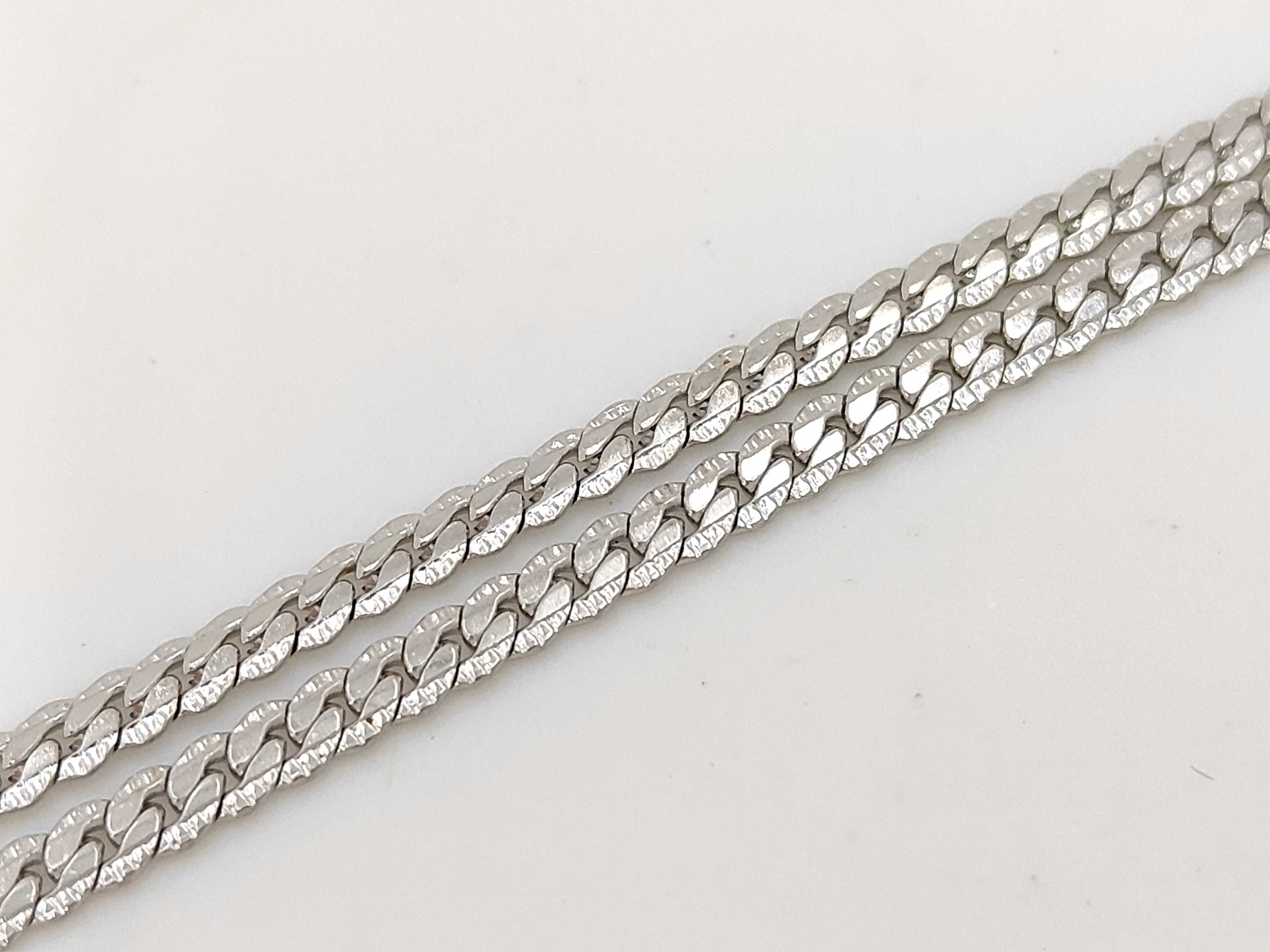 necklace, interlocking GG pattern, round, aftermarket curb chain, silver necklace. — view 4