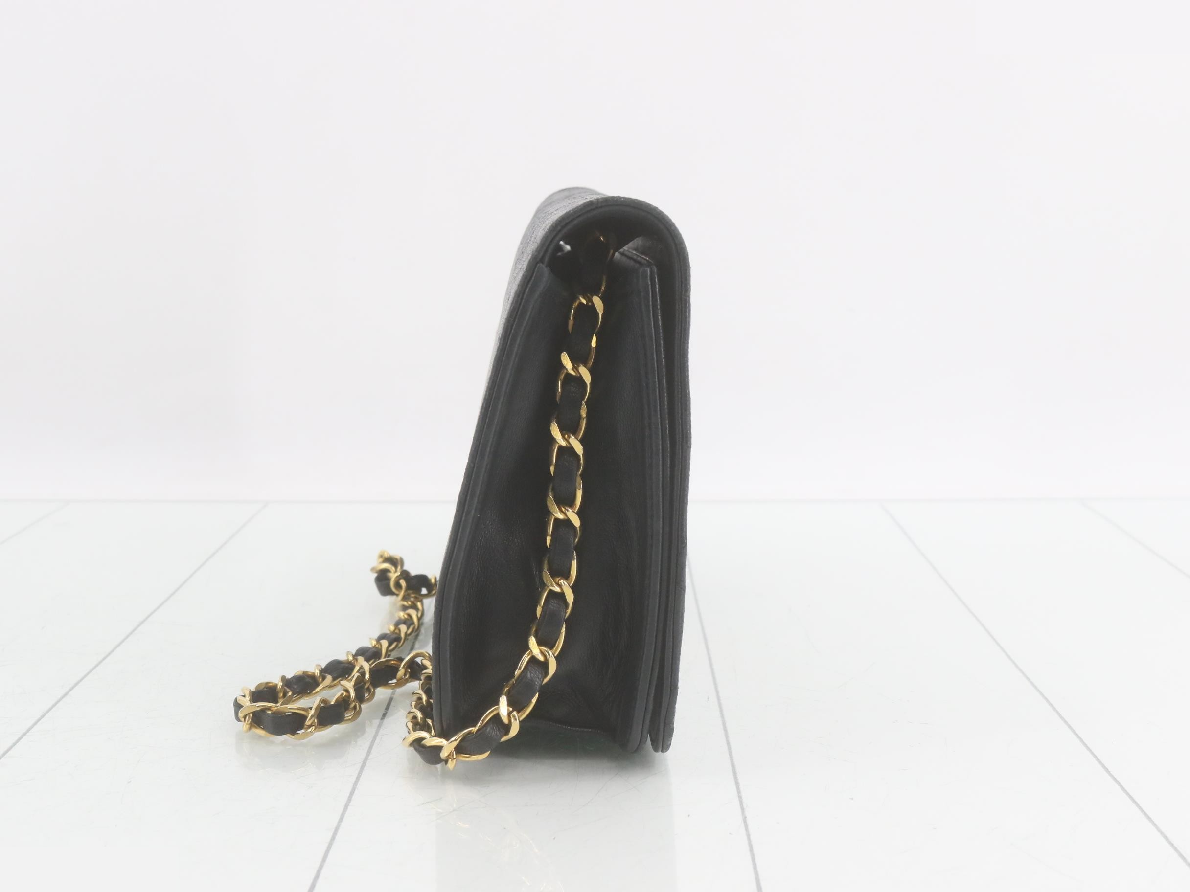 Matelassé (bag) - Lambskin Shoulder Bag — view 4