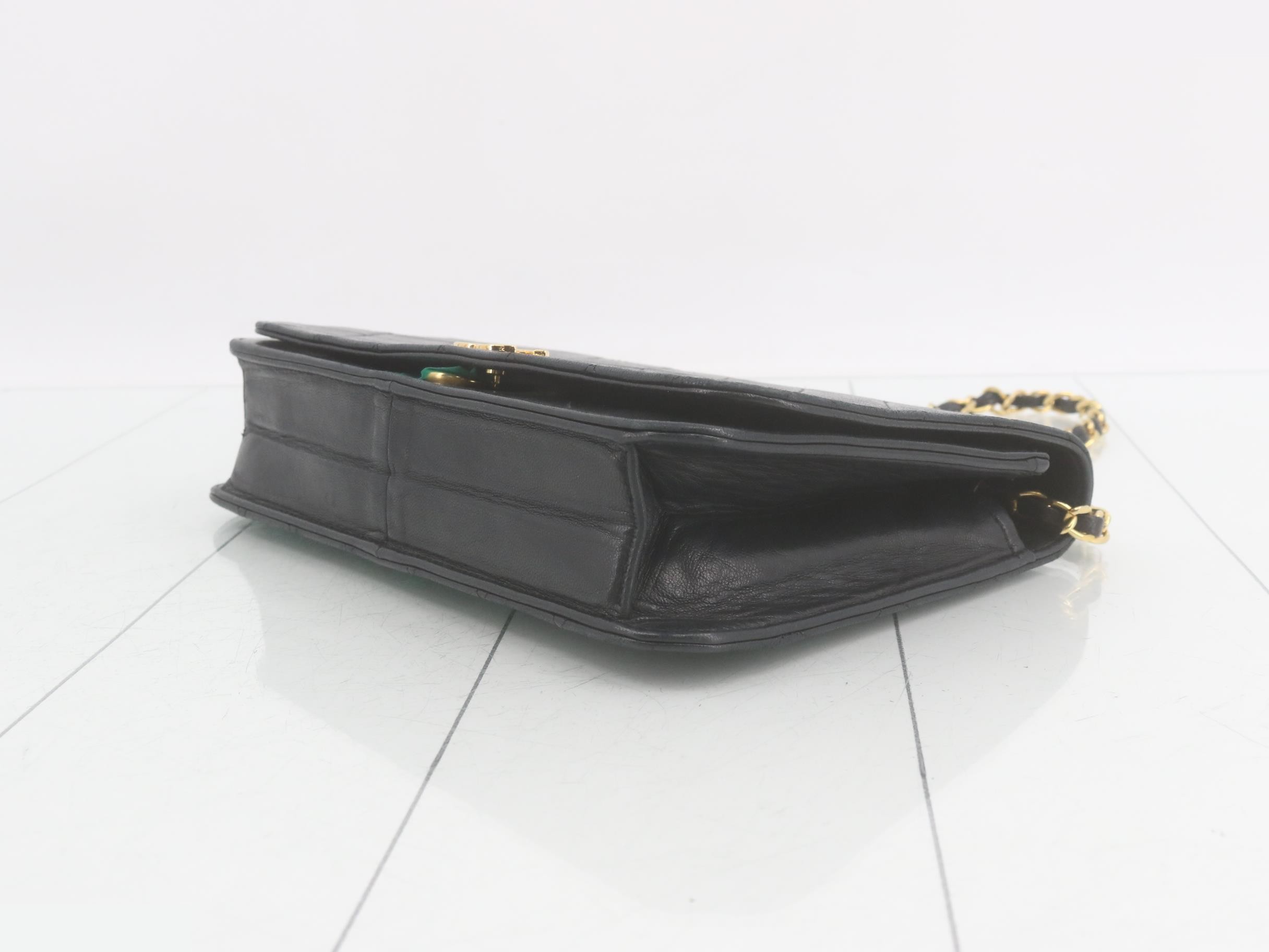 Matelassé (bag) - Lambskin Shoulder Bag — view 6