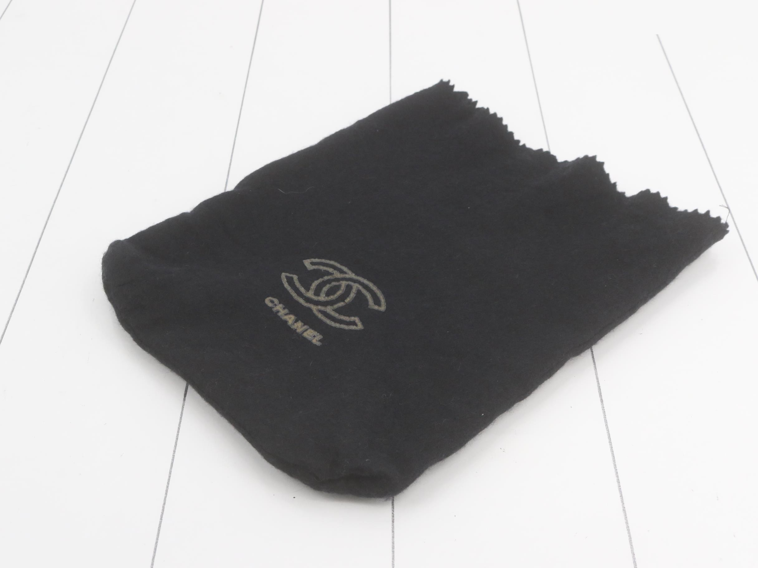 Matelassé (bag) - Lambskin Shoulder Bag — view 7