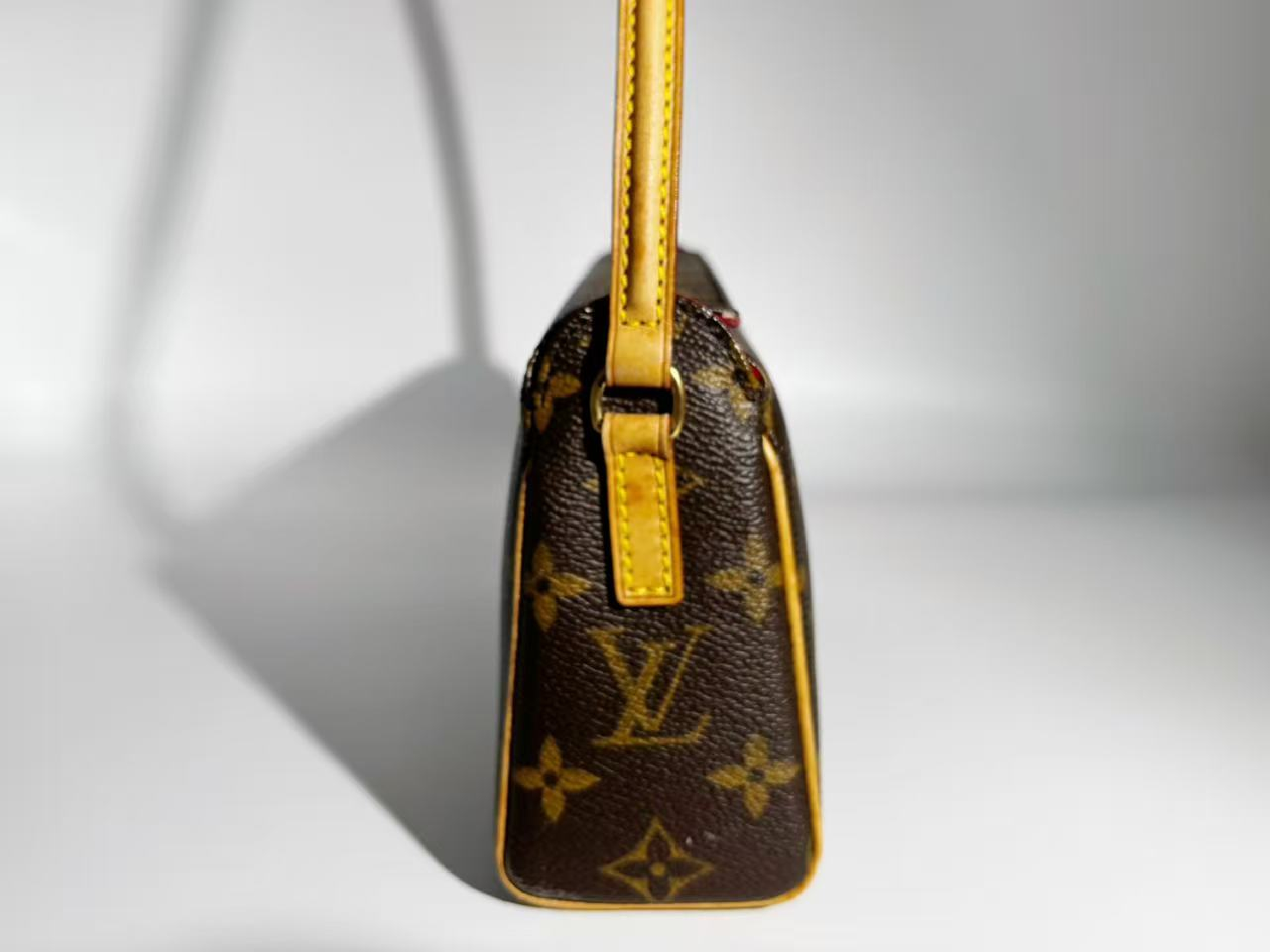 M51900 Monogram (Bag) Shoulder Bag — view 6