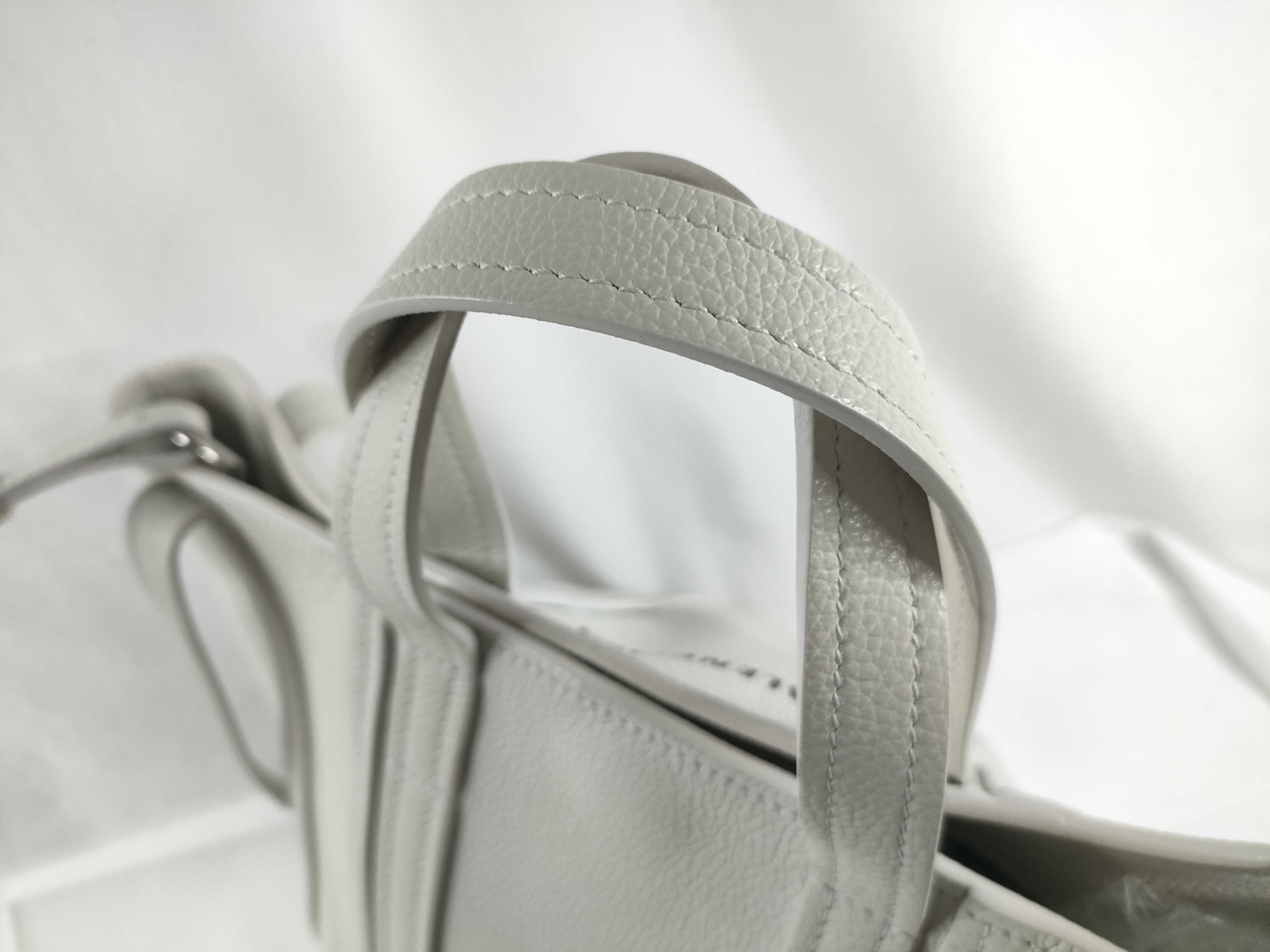 Everyday Tote XS Leather 2-Way Handbag White Tote Bag — view 7