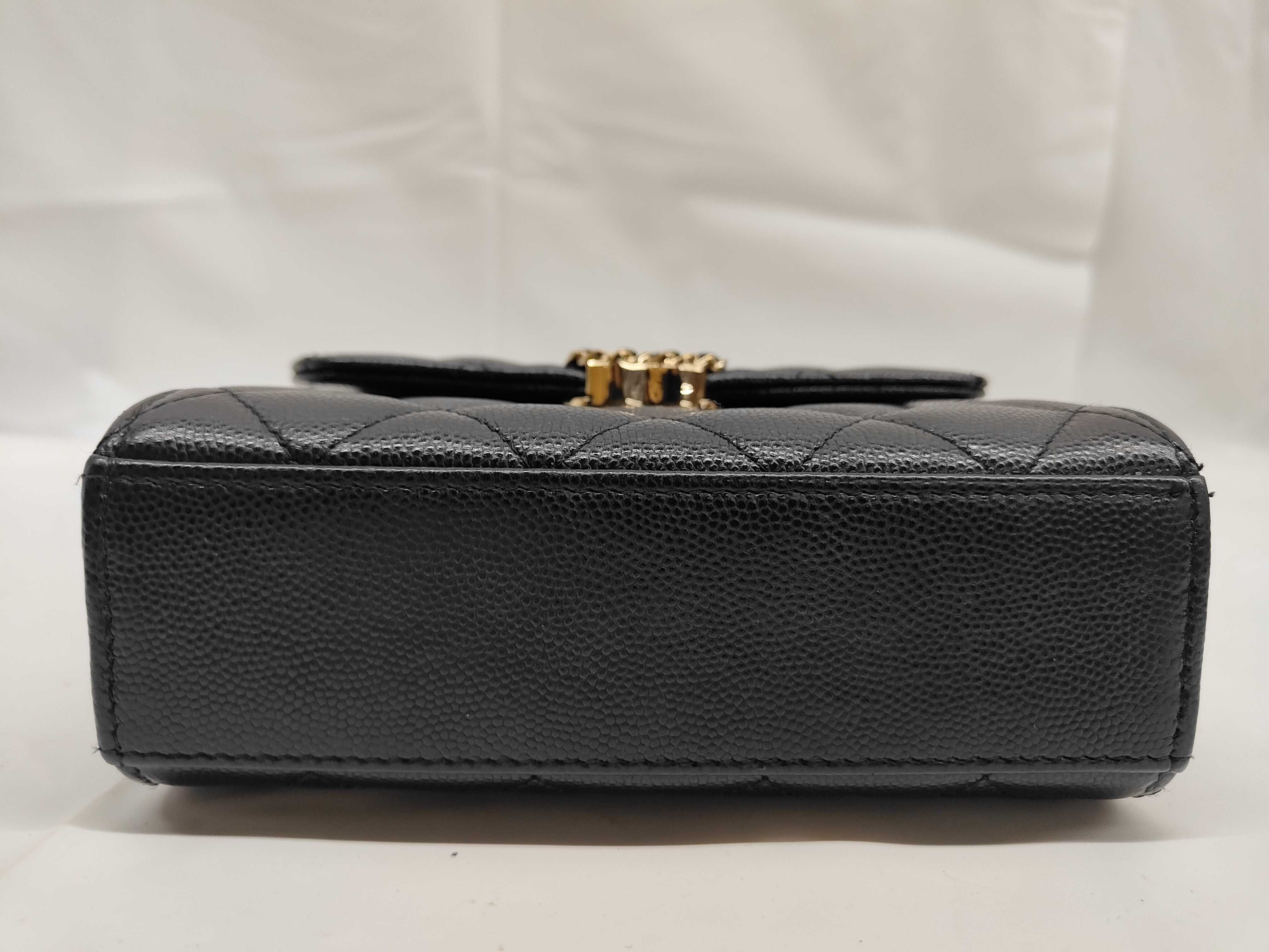 19 Top Handle Caviar Skin Gold Hardware 2-Way Chain Shoulder Bag Random Serial Number AS2431 Black Shoulder Bag — view 3