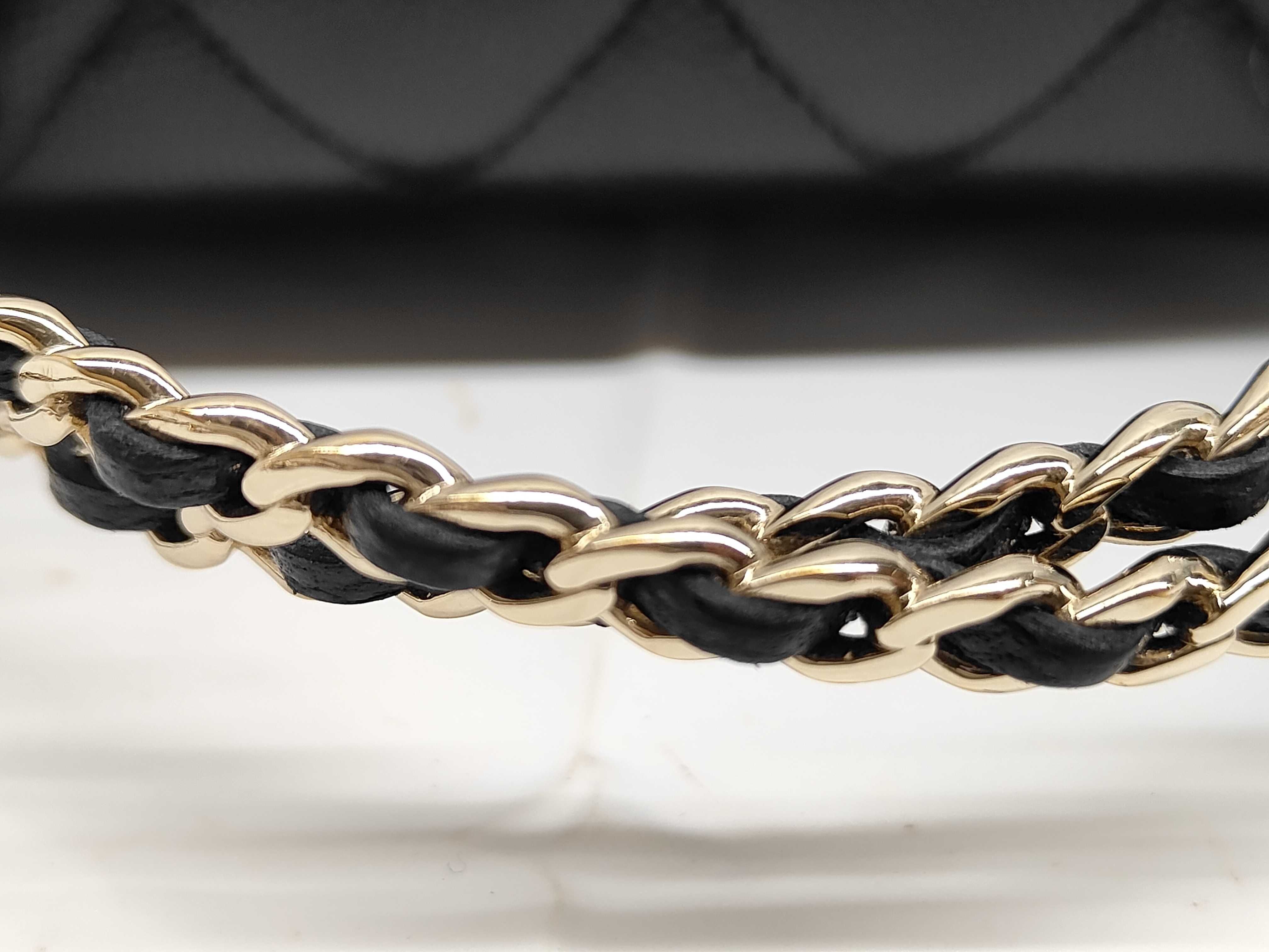 19 Top Handle Caviar Skin Gold Hardware 2-Way Chain Shoulder Bag Random Serial Number AS2431 Black Shoulder Bag — view 6