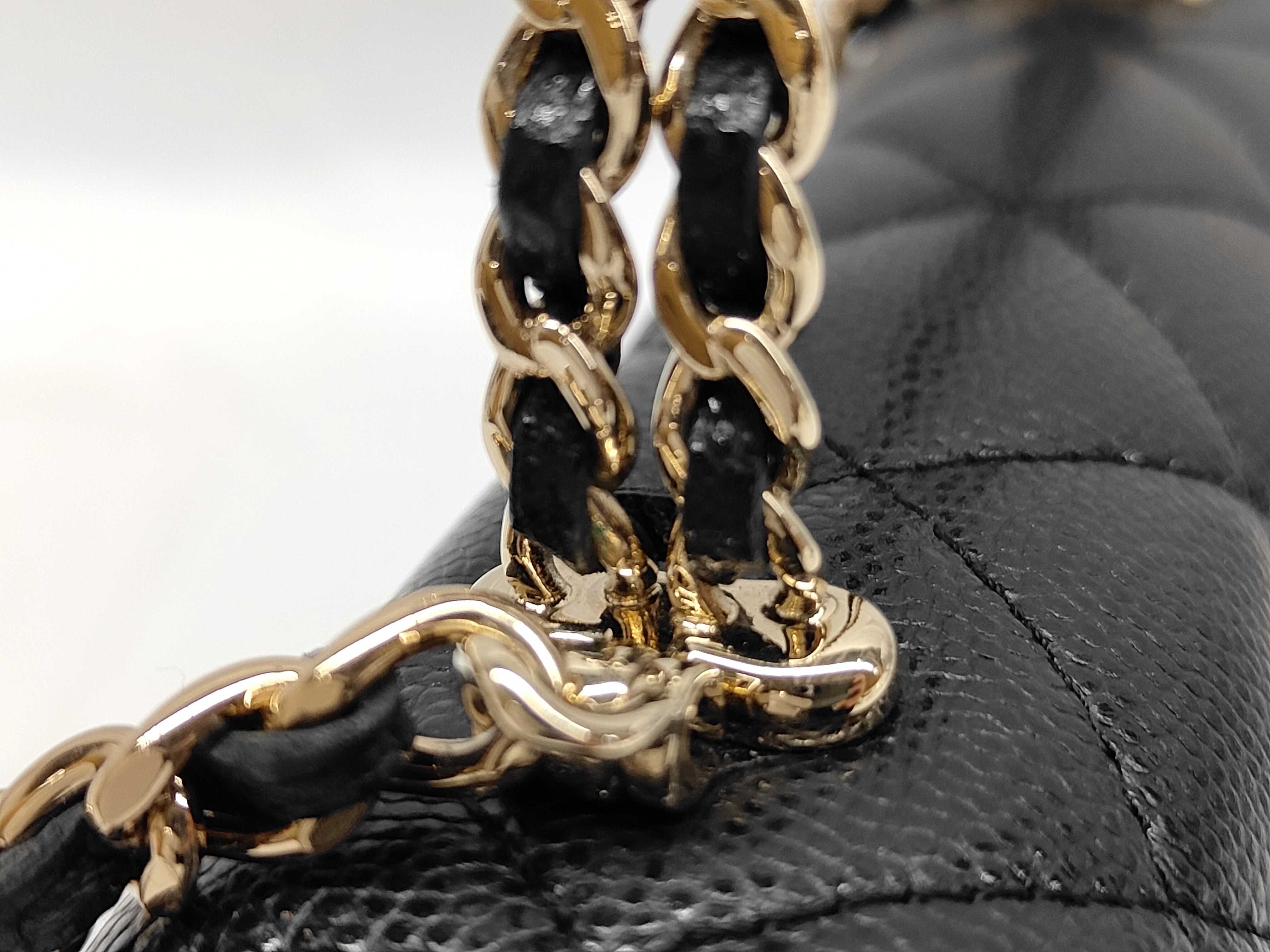 19 Top Handle Caviar Skin Gold Hardware 2-Way Chain Shoulder Bag Random Serial Number AS2431 Black Shoulder Bag — view 7
