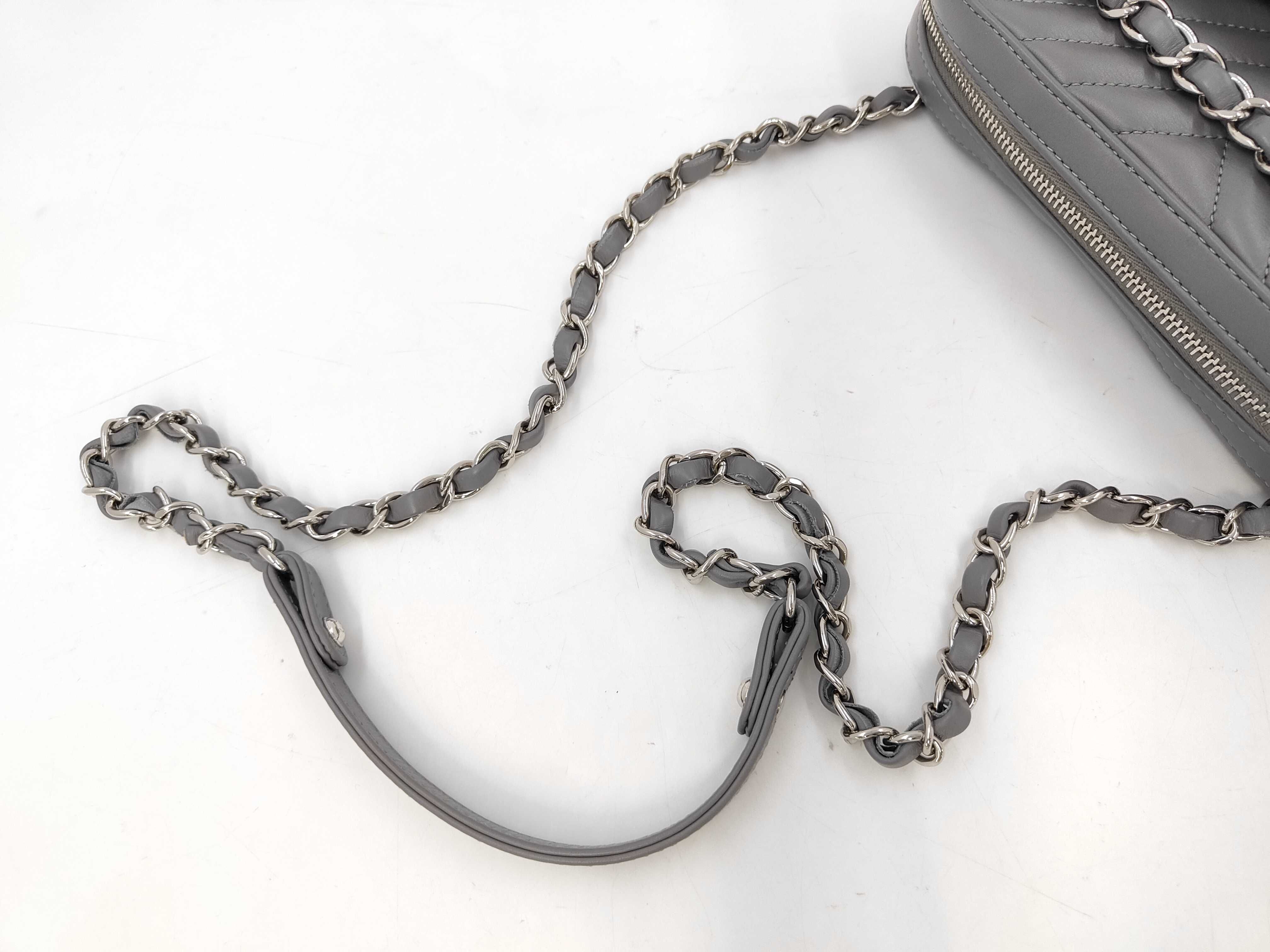 V-stitch Chain Shoulder Bag, Lambskin, Grey/Navy, SS Shoulder Bag — view 3