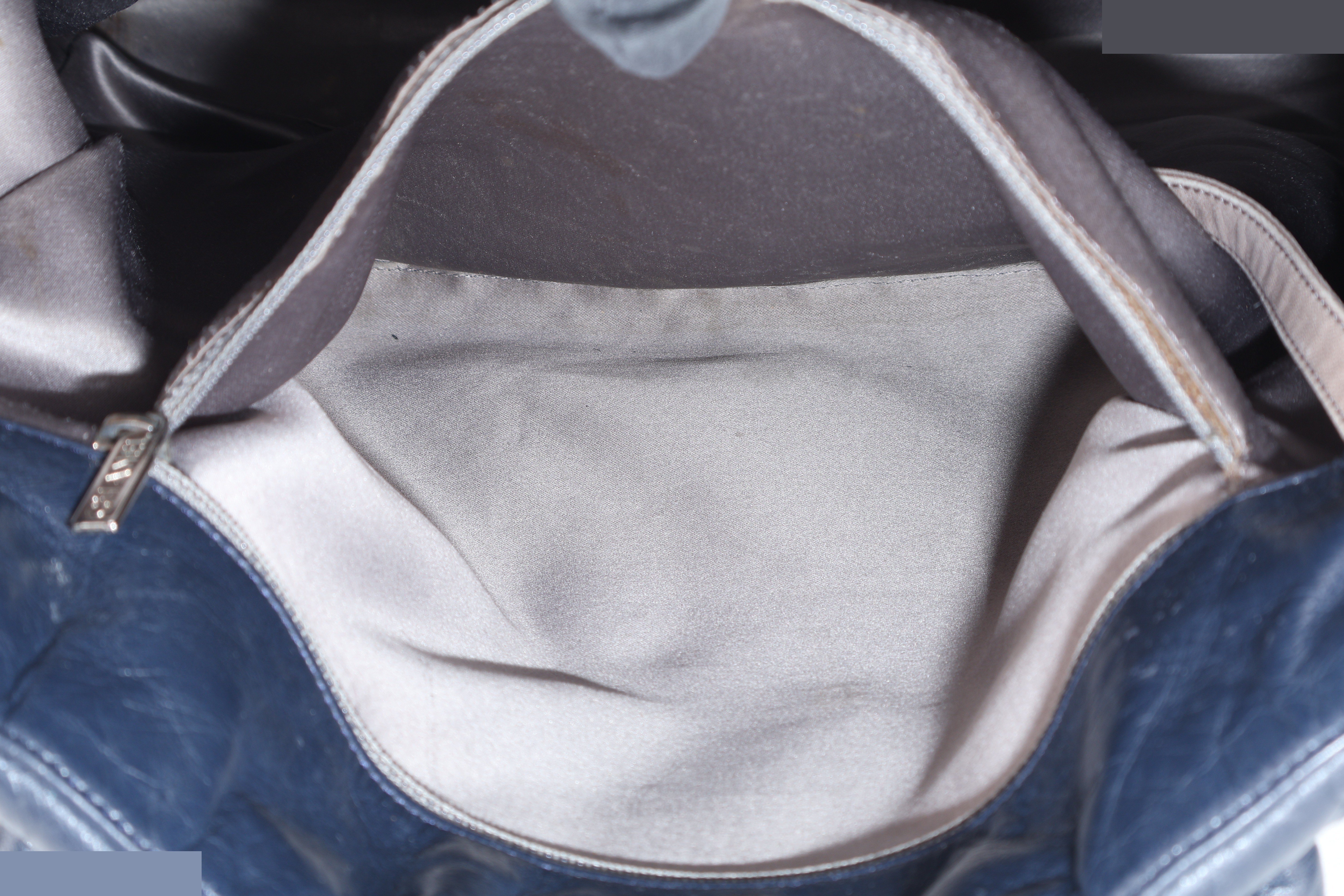 BUBBLY TOTE LARGE NAVY BLUE LAMBSKIN SHW — view 6