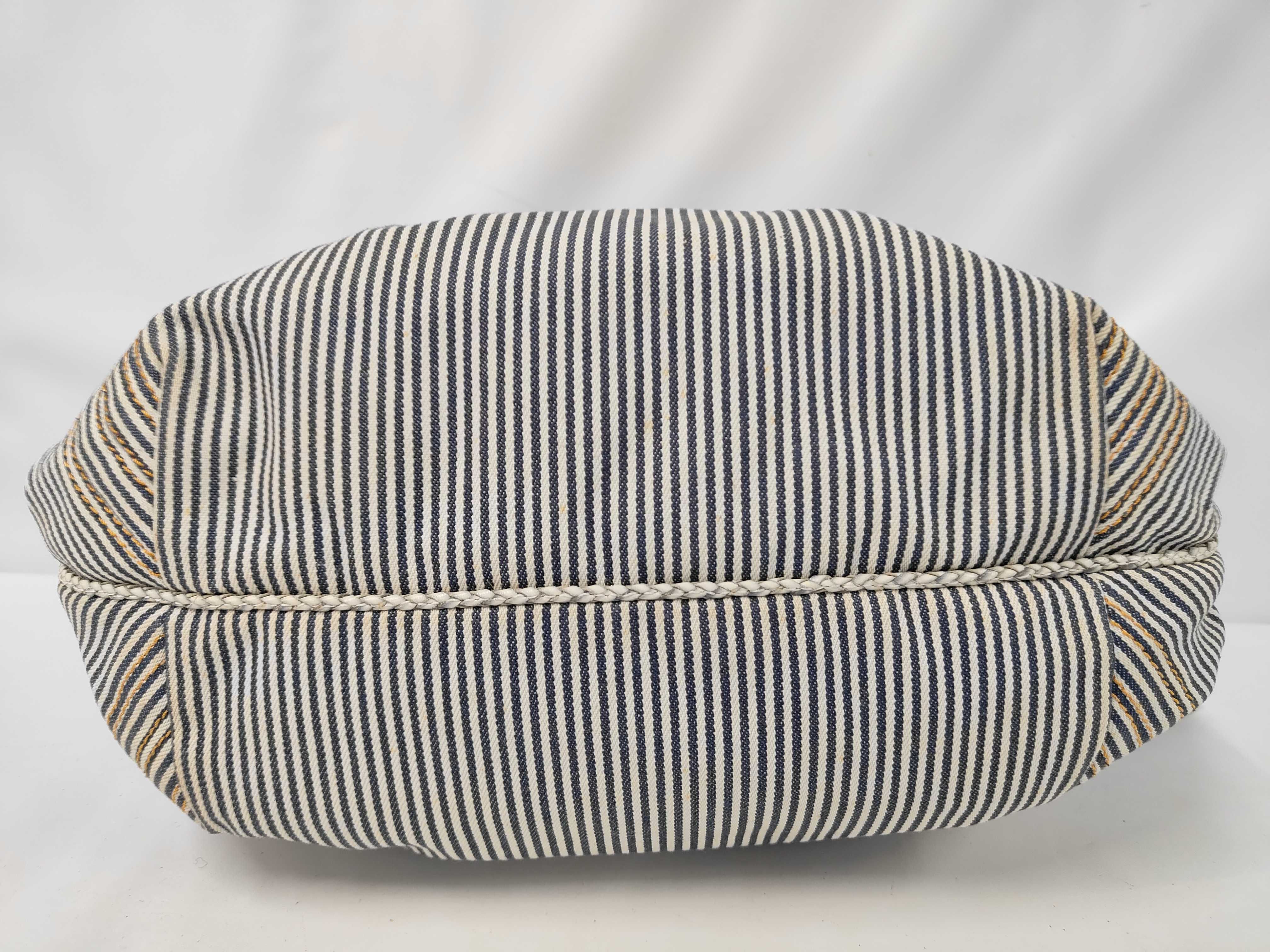handbag — view 3