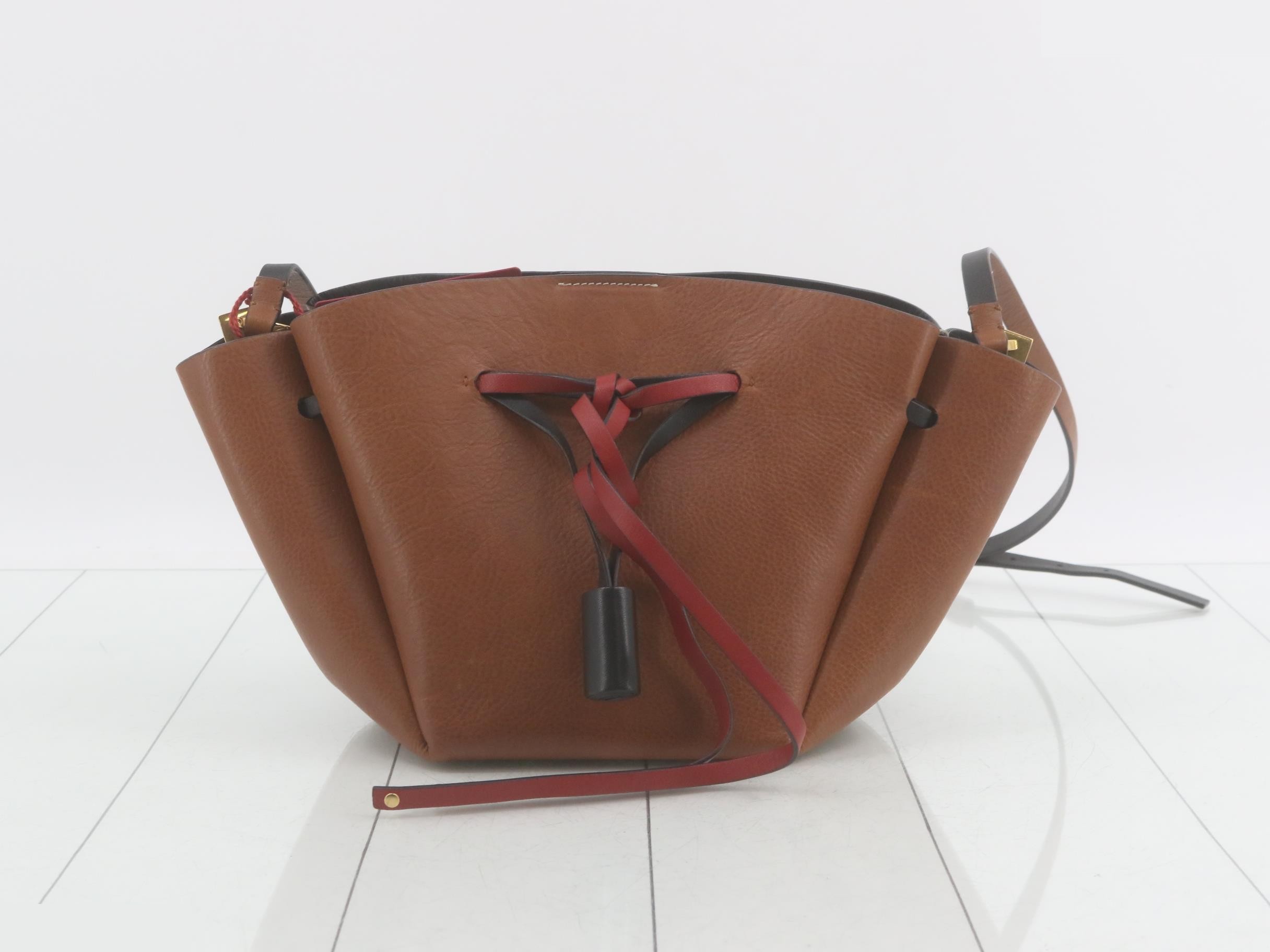 V logo Valentino Garavani shoulder bag — view 2