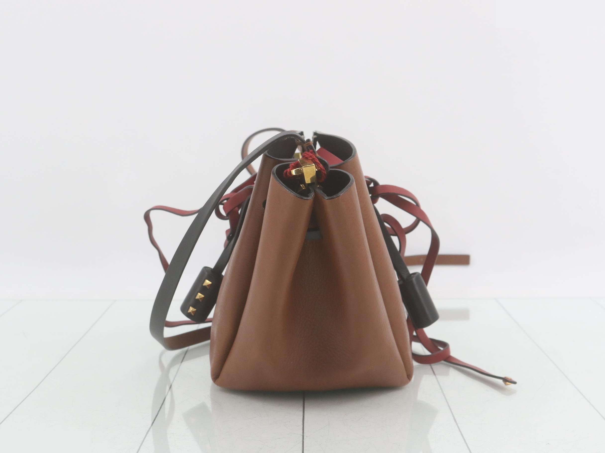 V logo Valentino Garavani shoulder bag — view 3