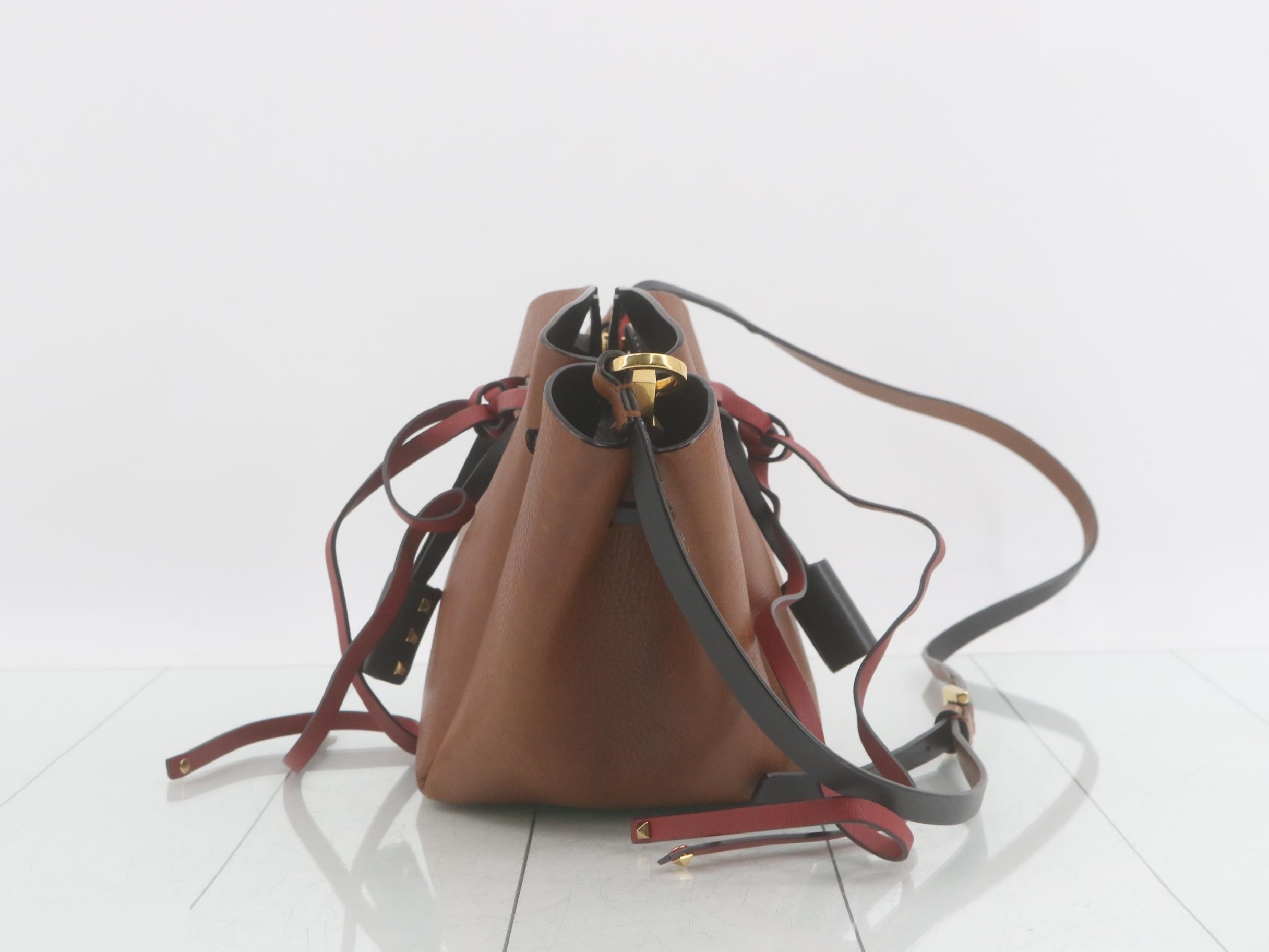V logo Valentino Garavani shoulder bag — view 4