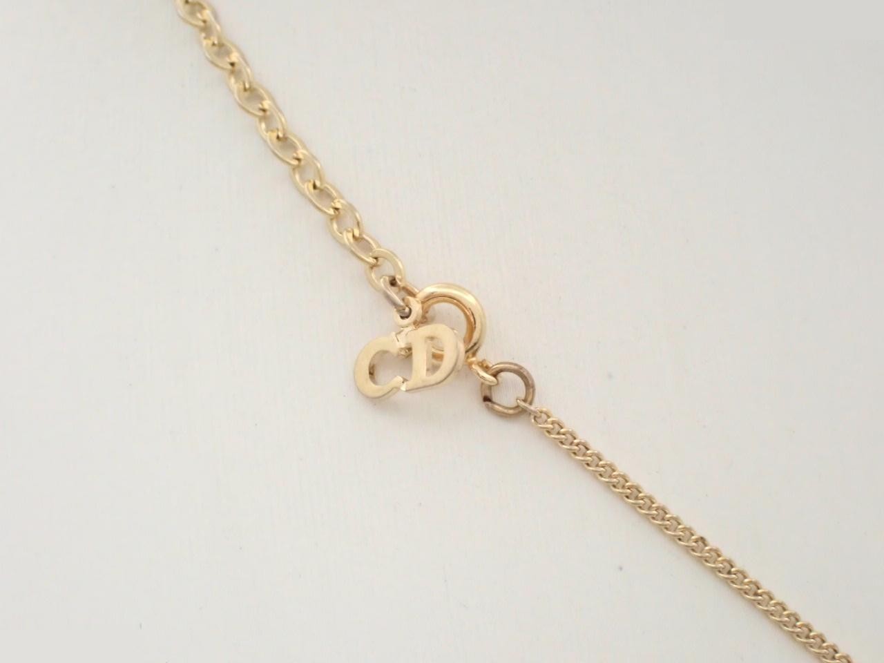 Other lines: Precious metals, necklaces, pendants, chains approximately 45cm long. — view 2