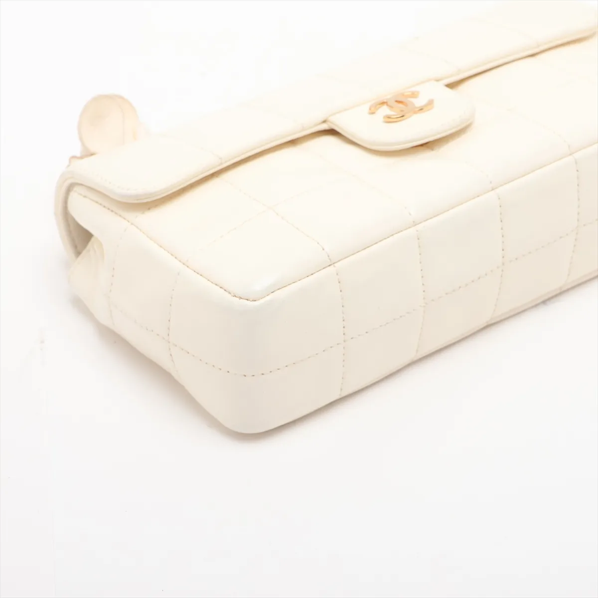 Chocolate Bar Leather Chain Shoulder Bag, Camellia Design, White with Gold Hardware, Item Number 8662979 (Serial Number 8) — view 4
