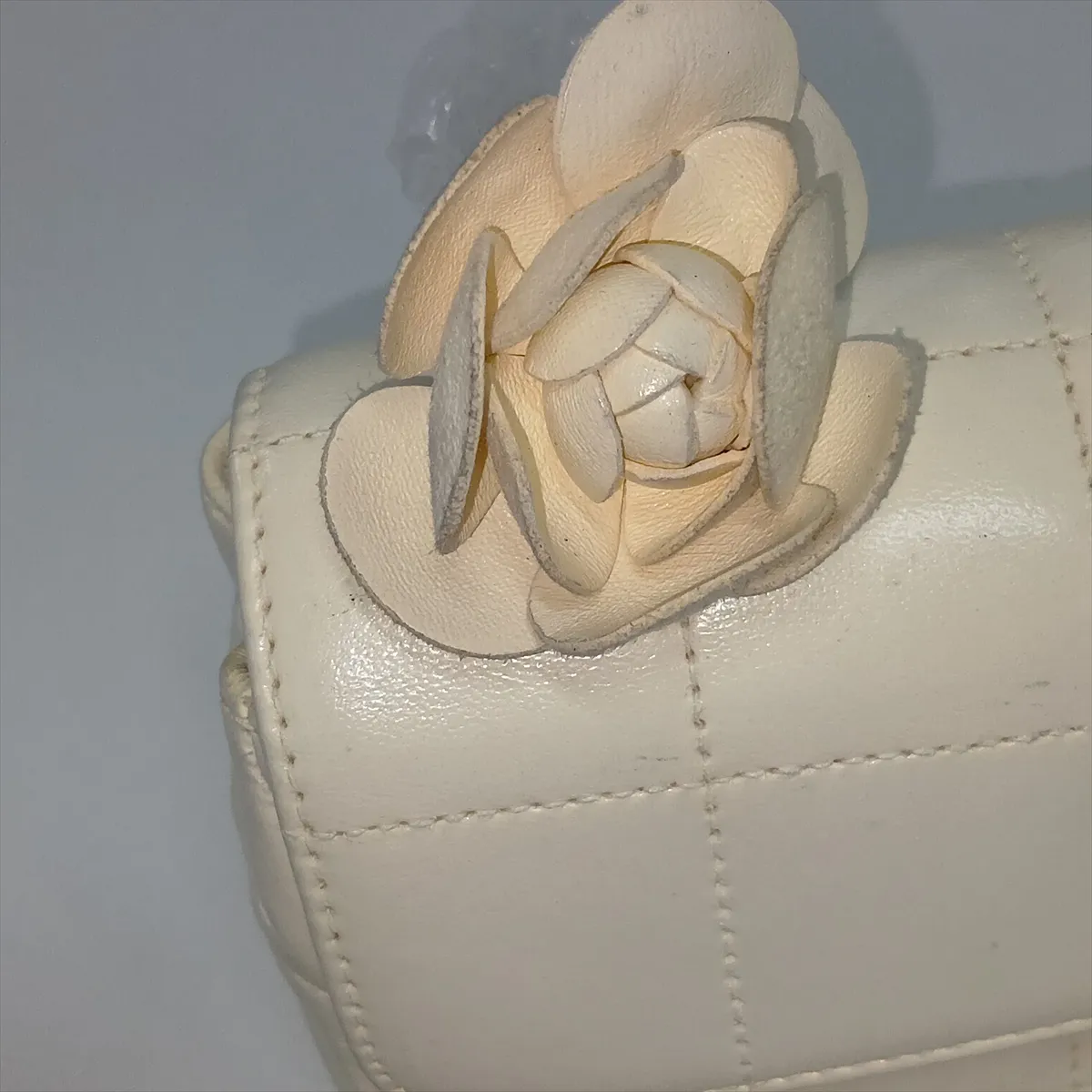 Chocolate Bar Leather Chain Shoulder Bag, Camellia Design, White with Gold Hardware, Item Number 8662979 (Serial Number 8) — view 9