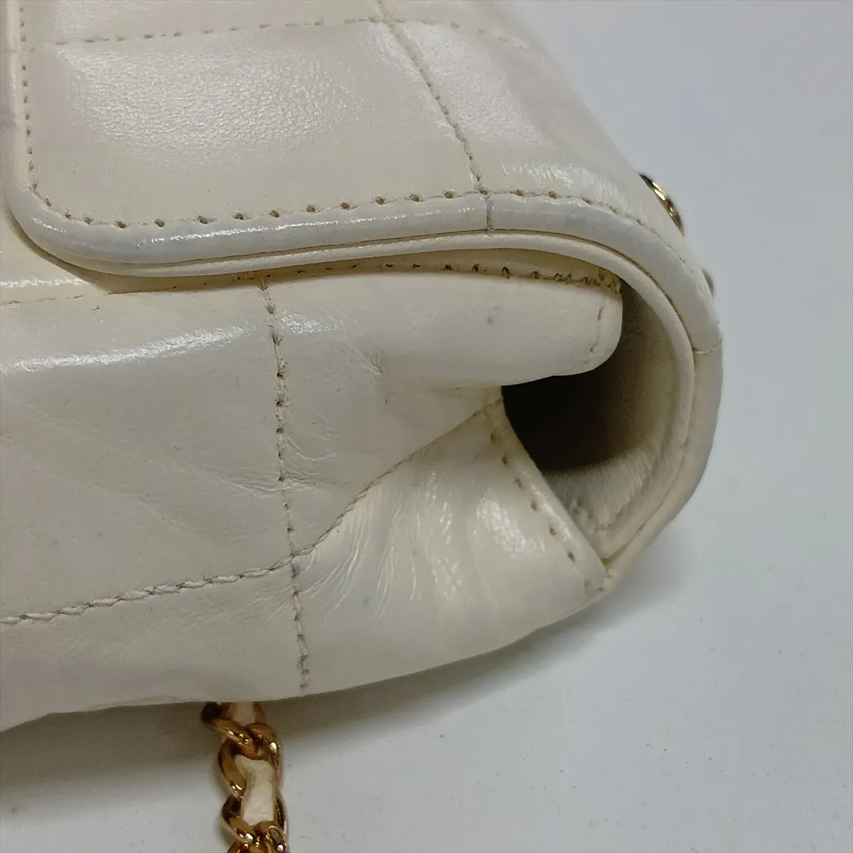 Chocolate Bar Leather Chain Shoulder Bag, Camellia Design, White with Gold Hardware, Item Number 8662979 (Serial Number 8) — view 10