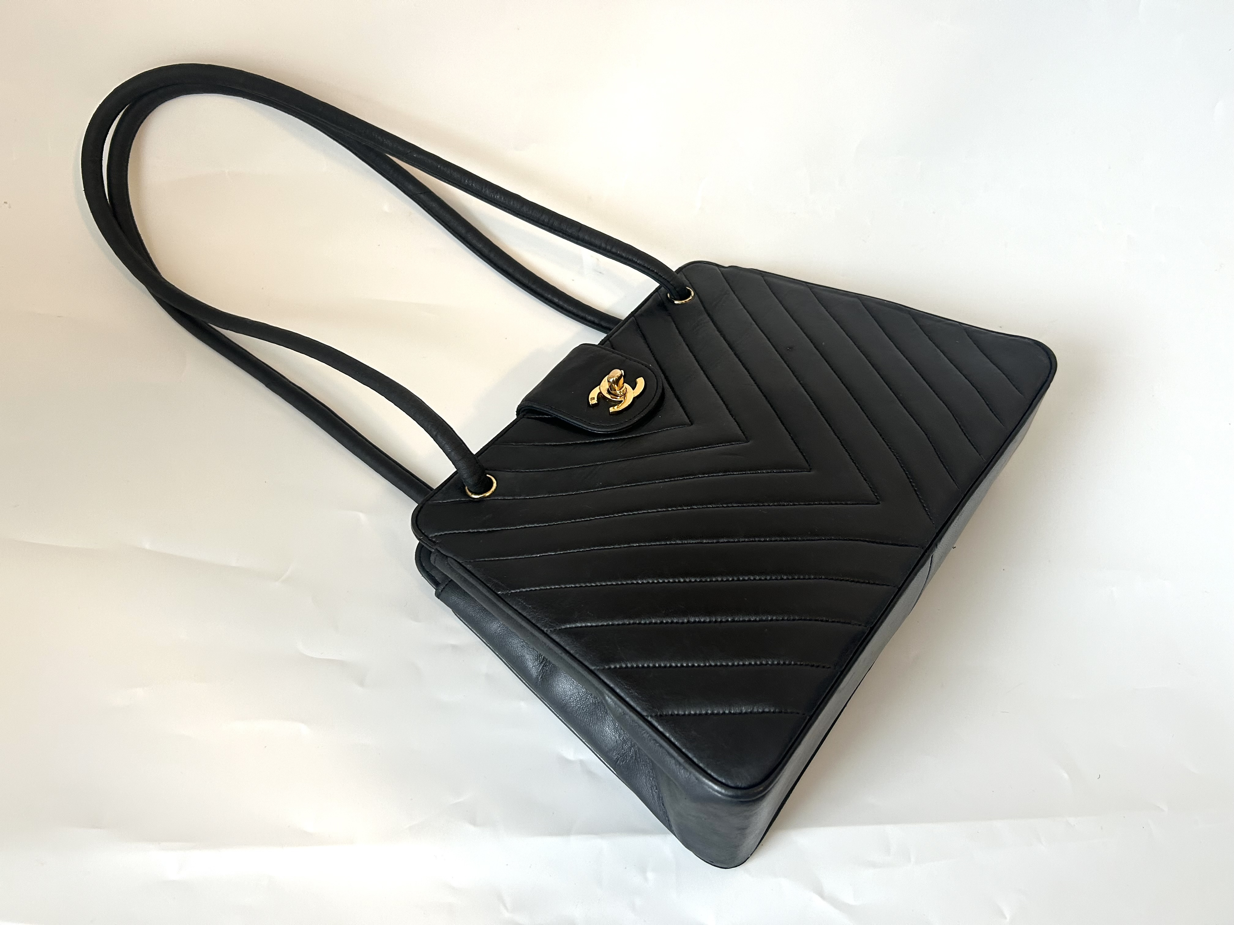 V-stitch turnlock bag — view 4