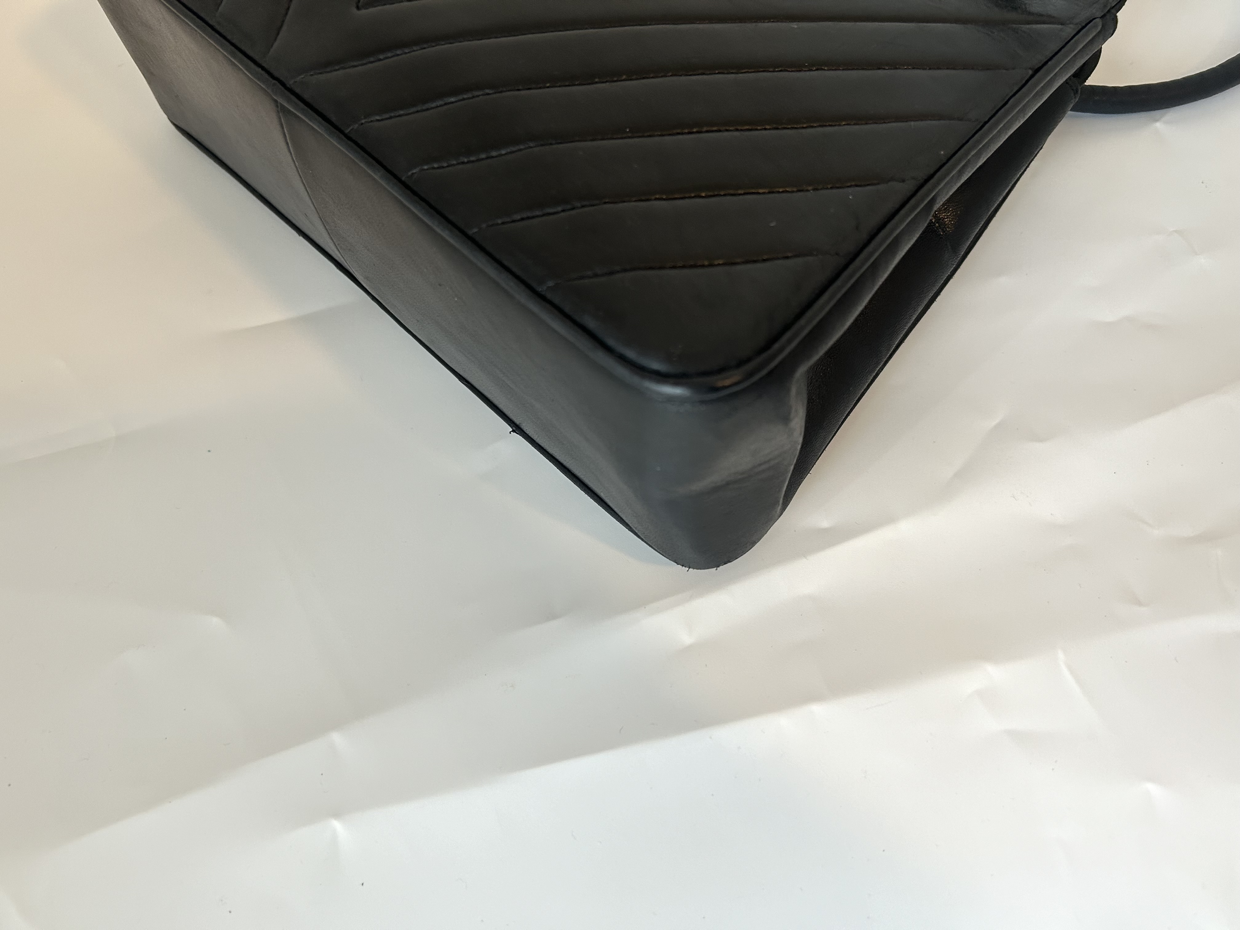 V-stitch turnlock bag — view 5