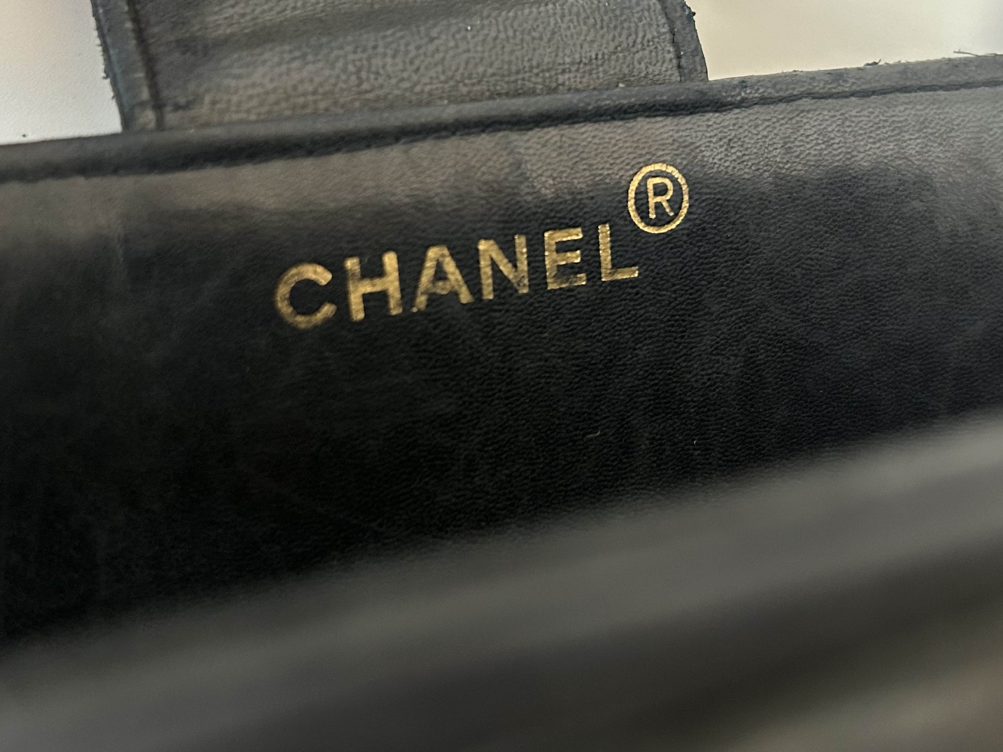 V-stitch turnlock bag — view 9
