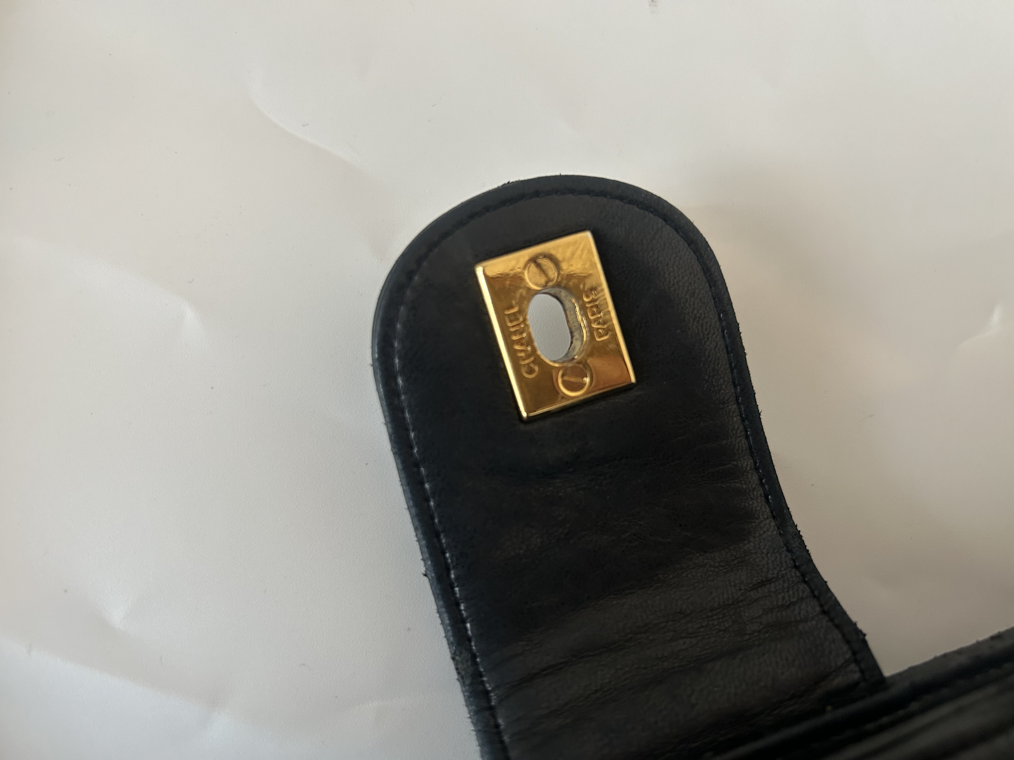 V-stitch turnlock bag — view 10