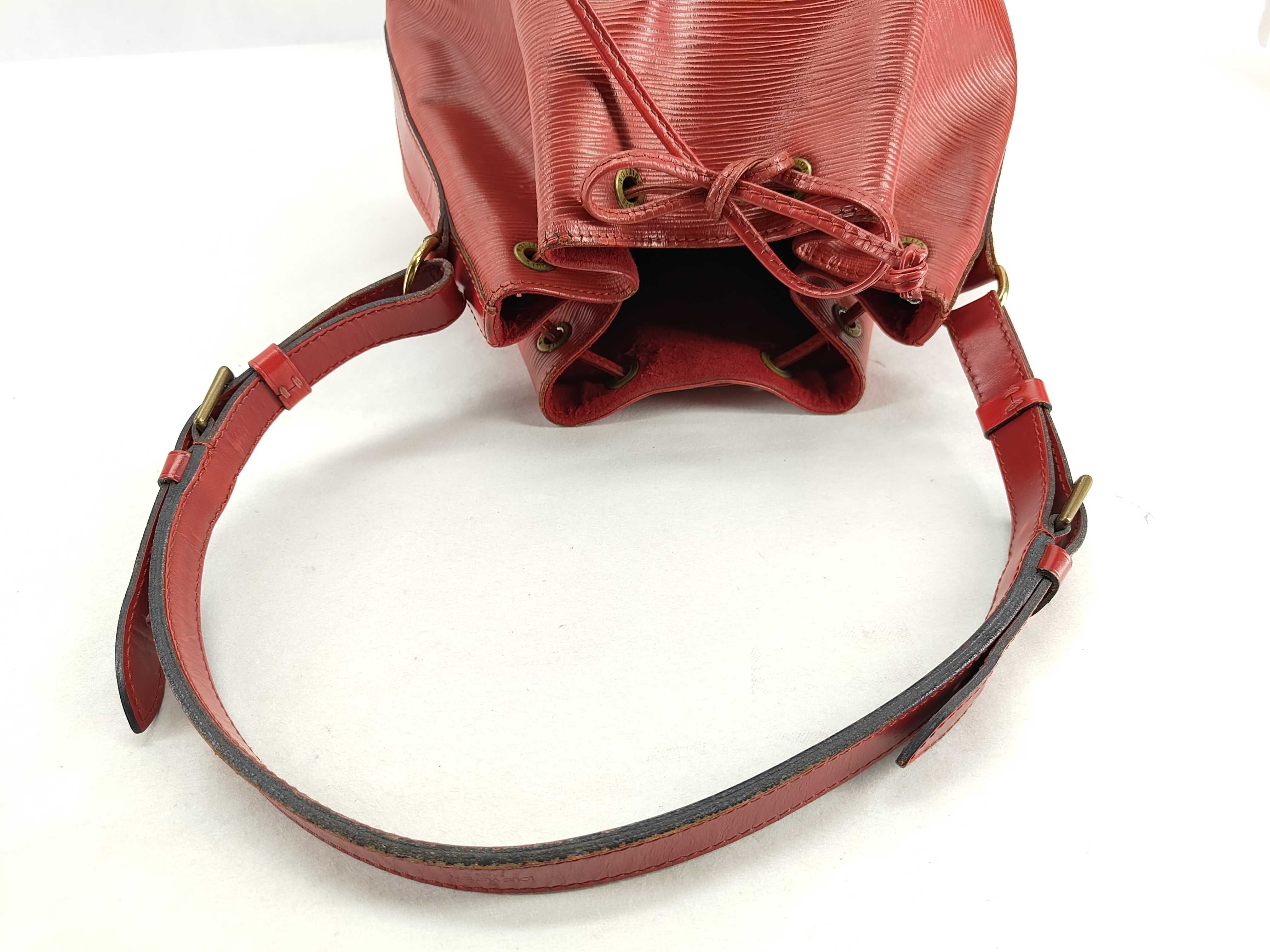 Epi Louis Vuitton Epi Petit Noé Red Shoulder Bag — view 3