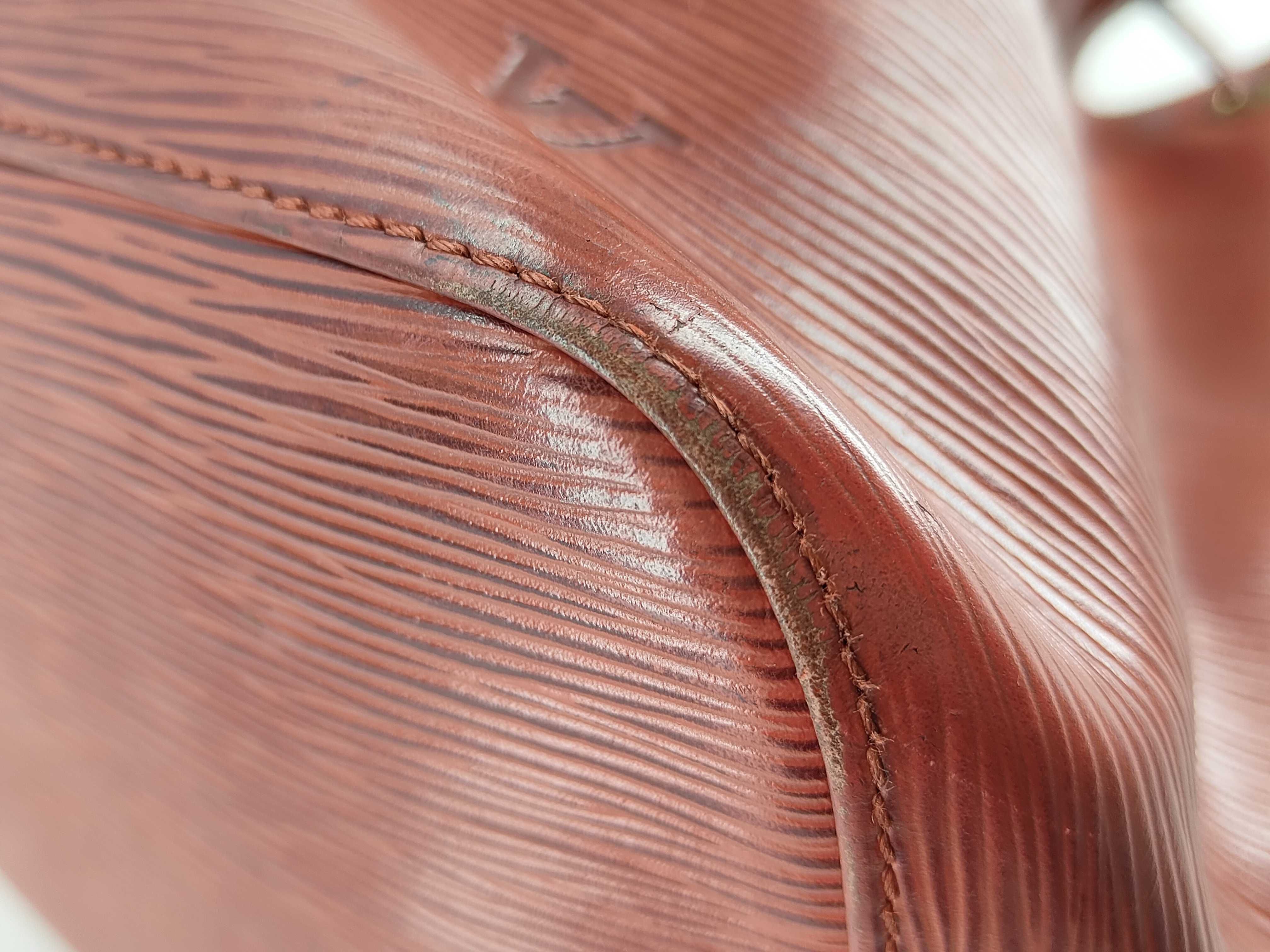Epi Louis Vuitton Epi Petit Noé Red Shoulder Bag — view 6