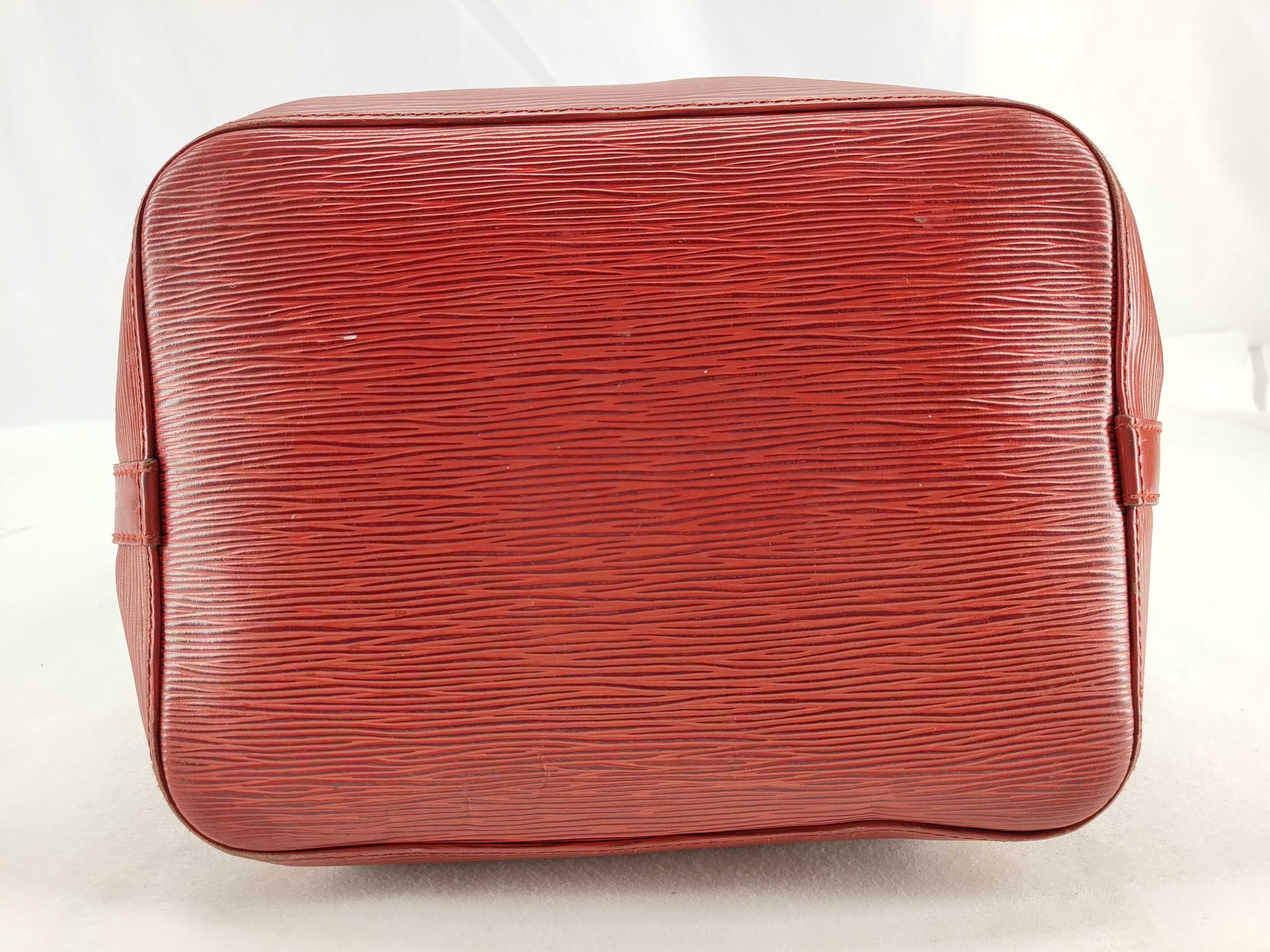 Epi Louis Vuitton Epi Petit Noé Red Shoulder Bag — view 7