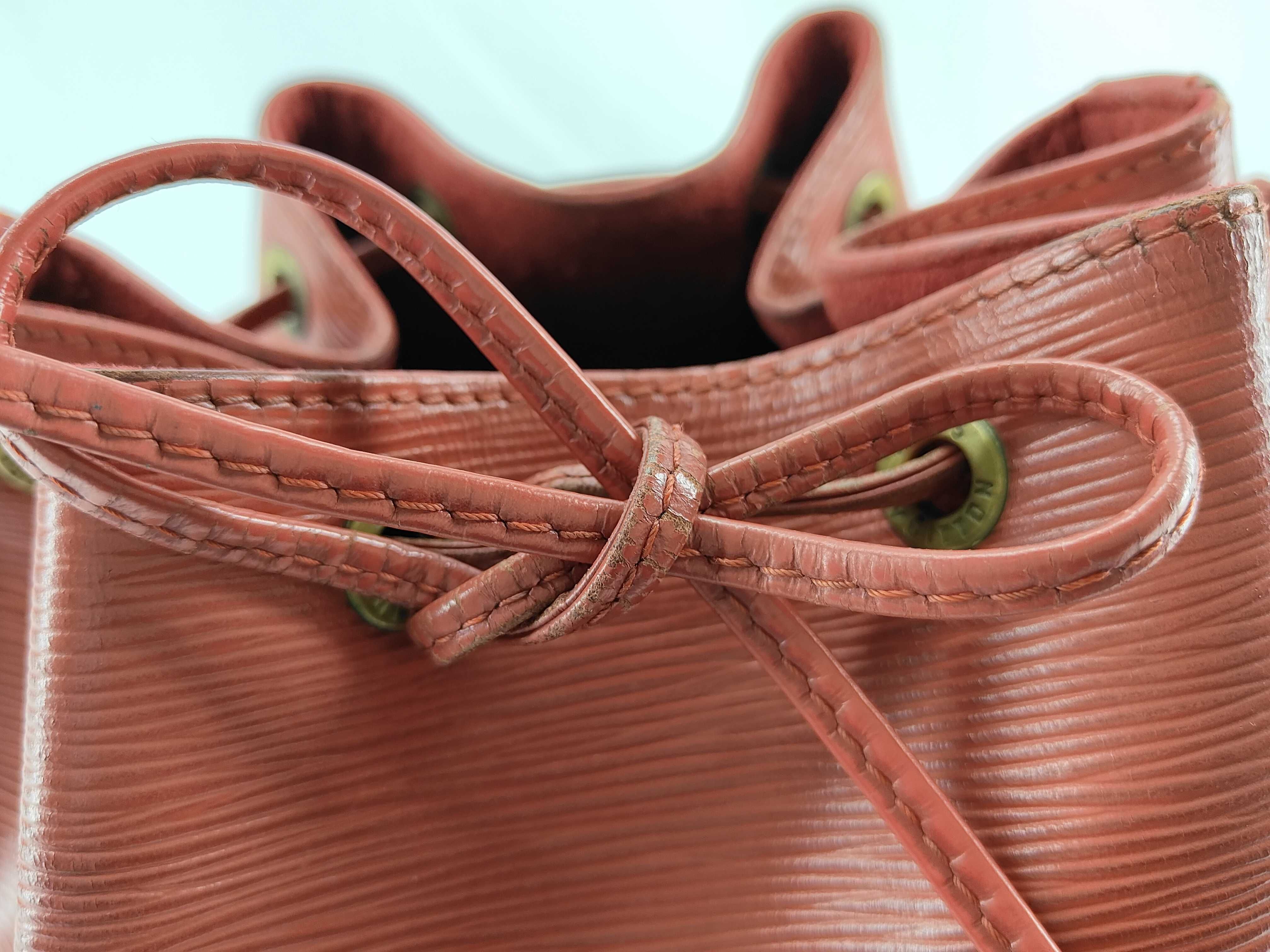 Epi Louis Vuitton Epi Petit Noé Red Shoulder Bag — view 9