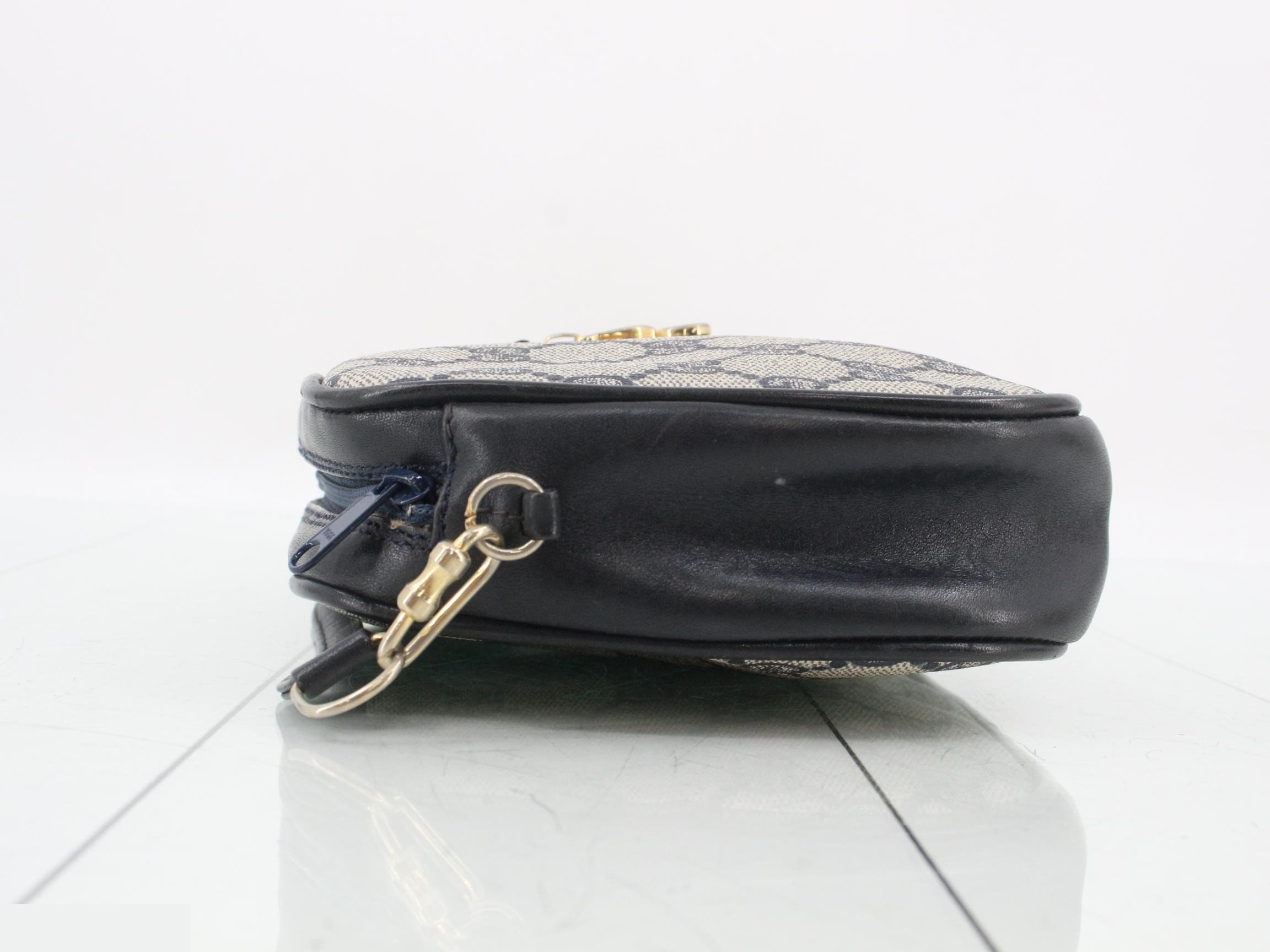 GG Supreme Shoulder Bag — view 4