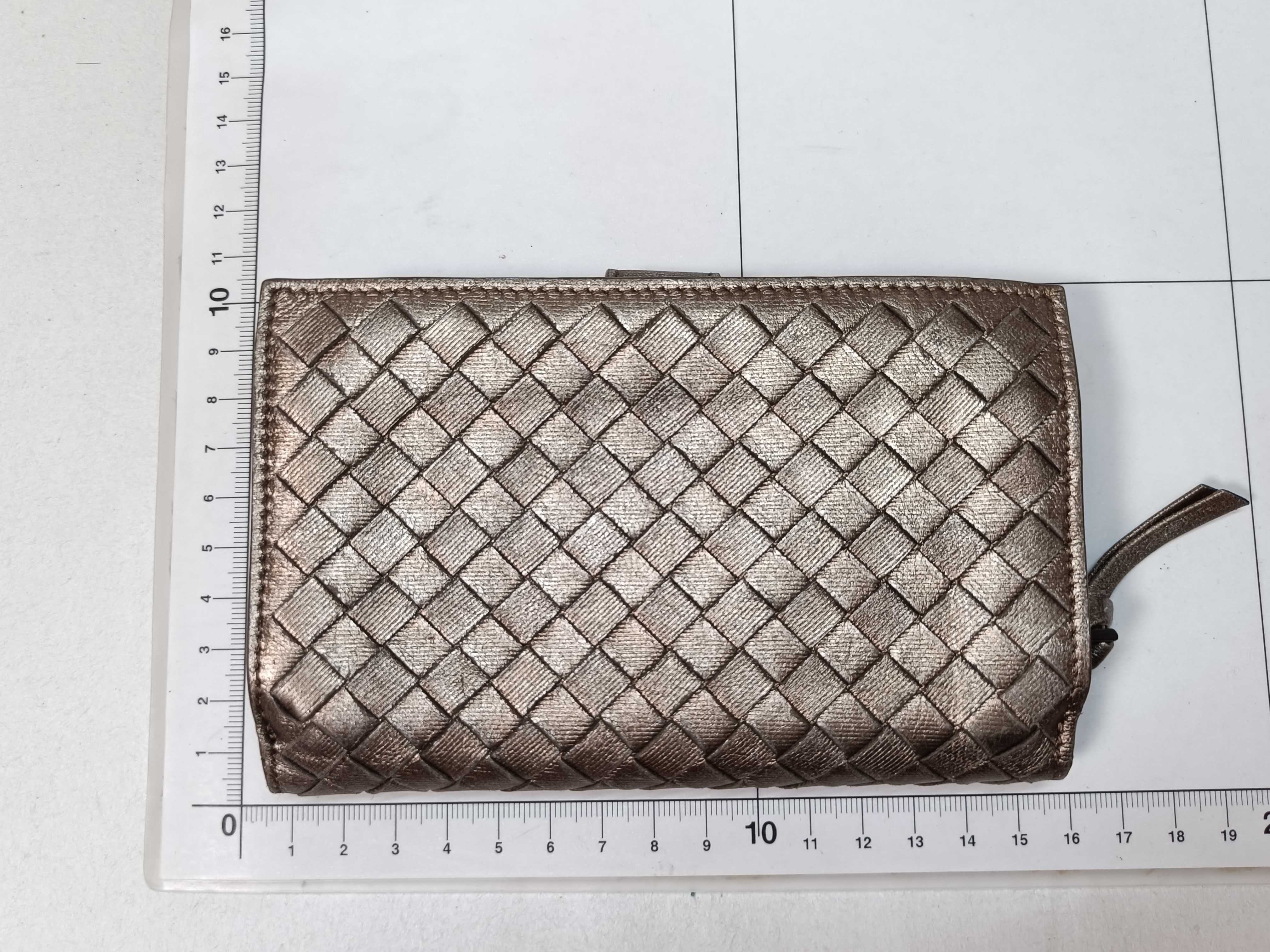 Intrecciato Bi-fold Round Zip Wallet Metallic Wallet — view 2