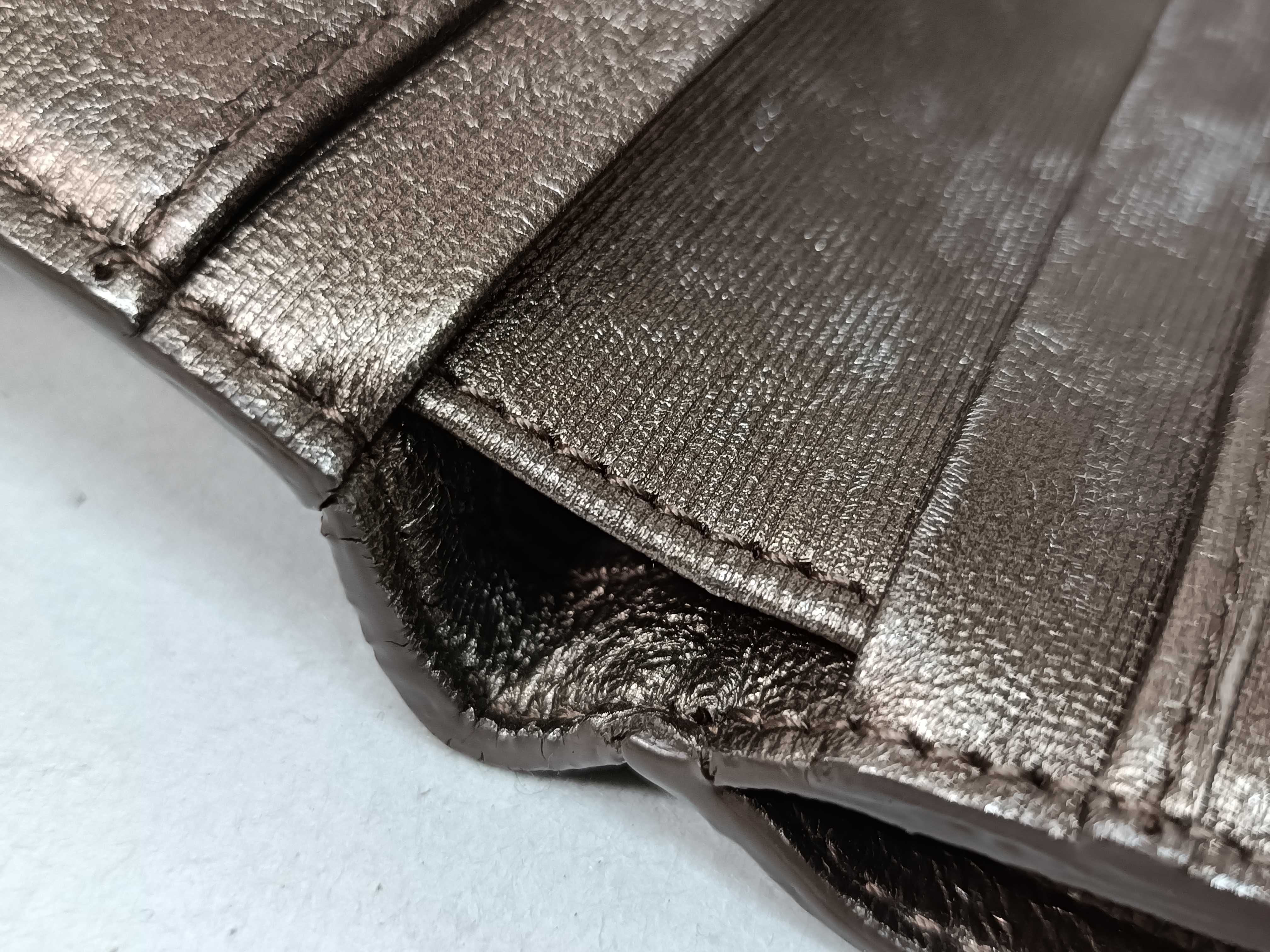 Intrecciato Bi-fold Round Zip Wallet Metallic Wallet — view 13