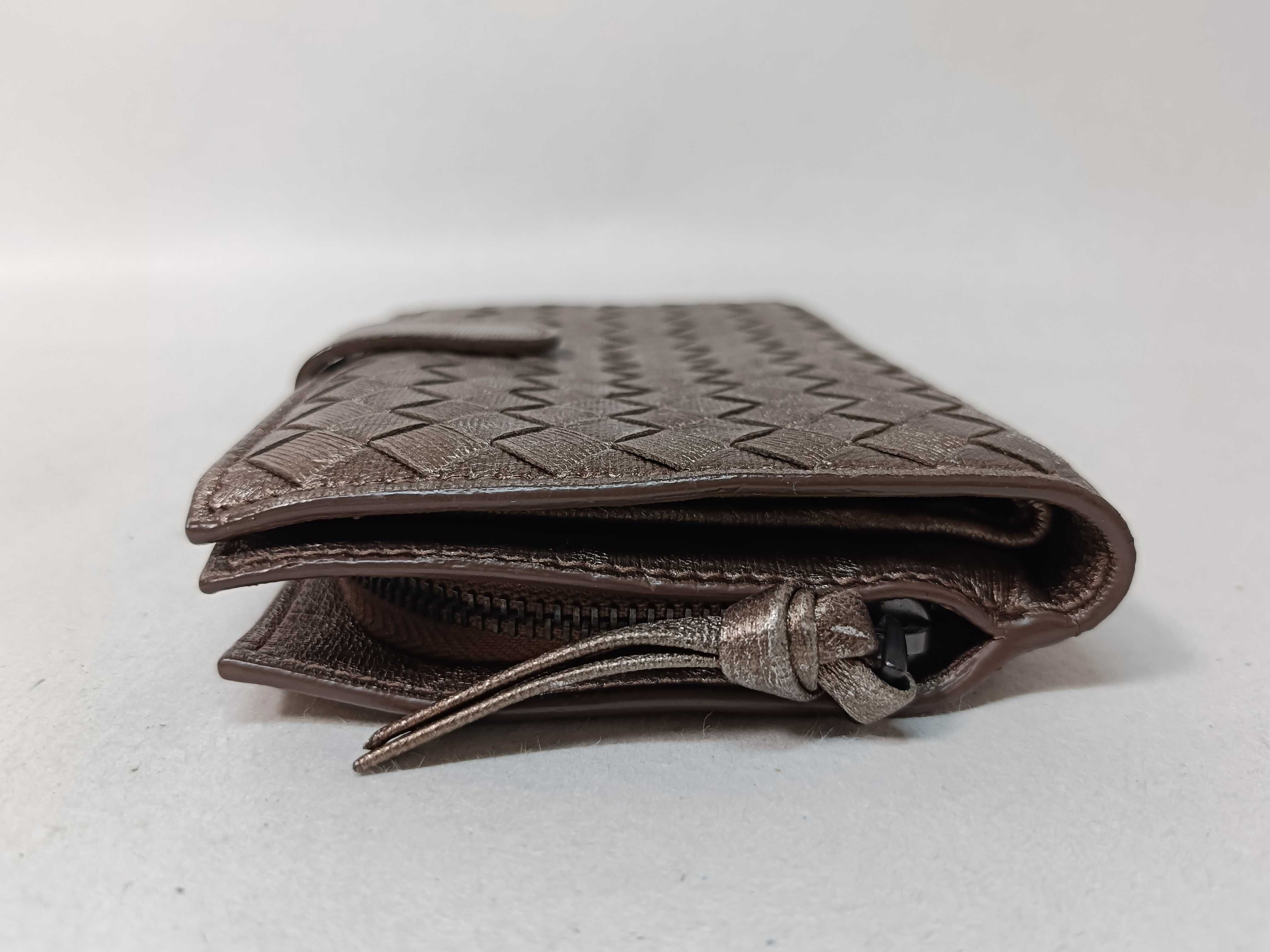 Intrecciato Bi-fold Round Zip Wallet Metallic Wallet — view 3