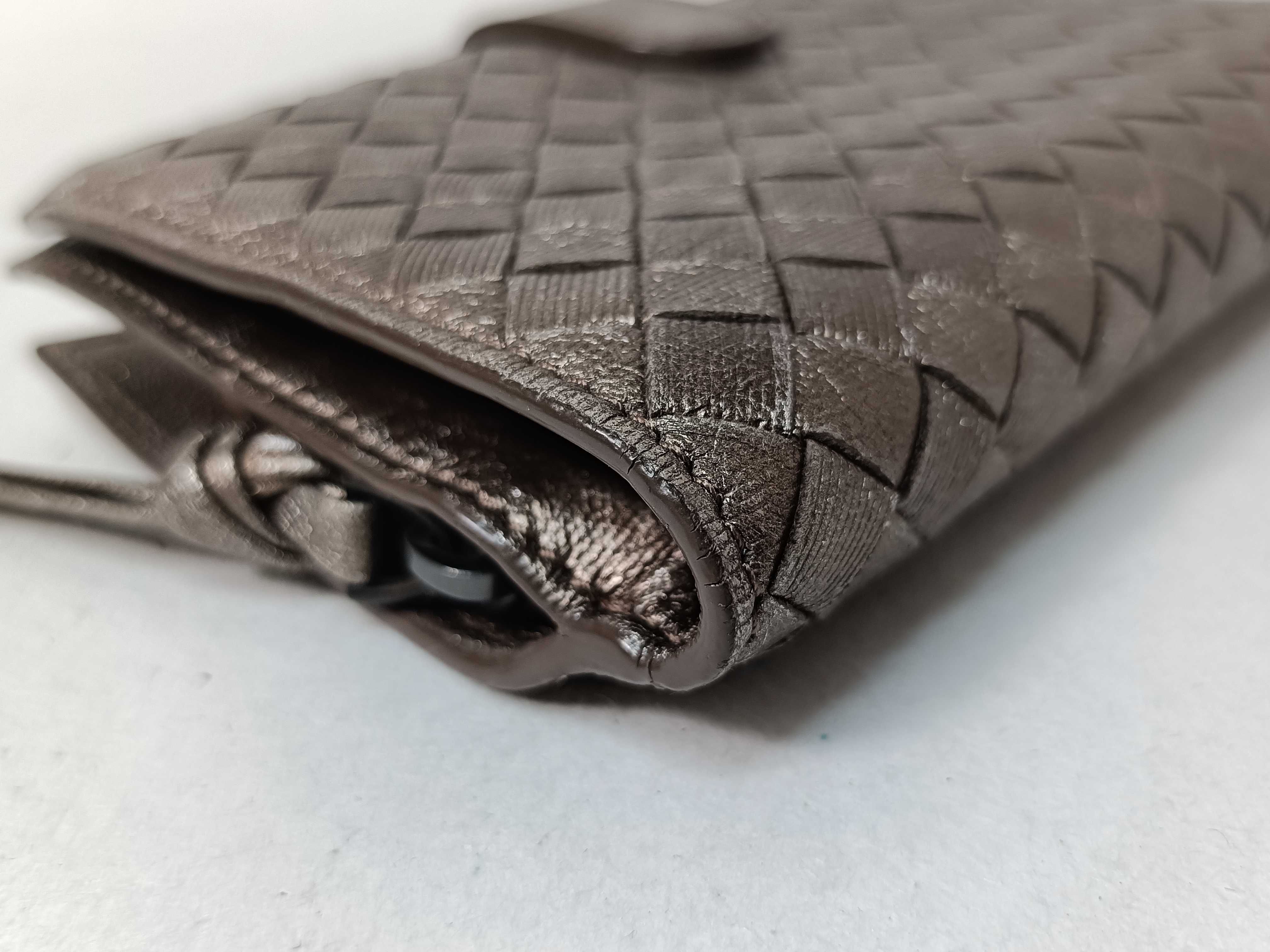 Intrecciato Bi-fold Round Zip Wallet Metallic Wallet — view 4