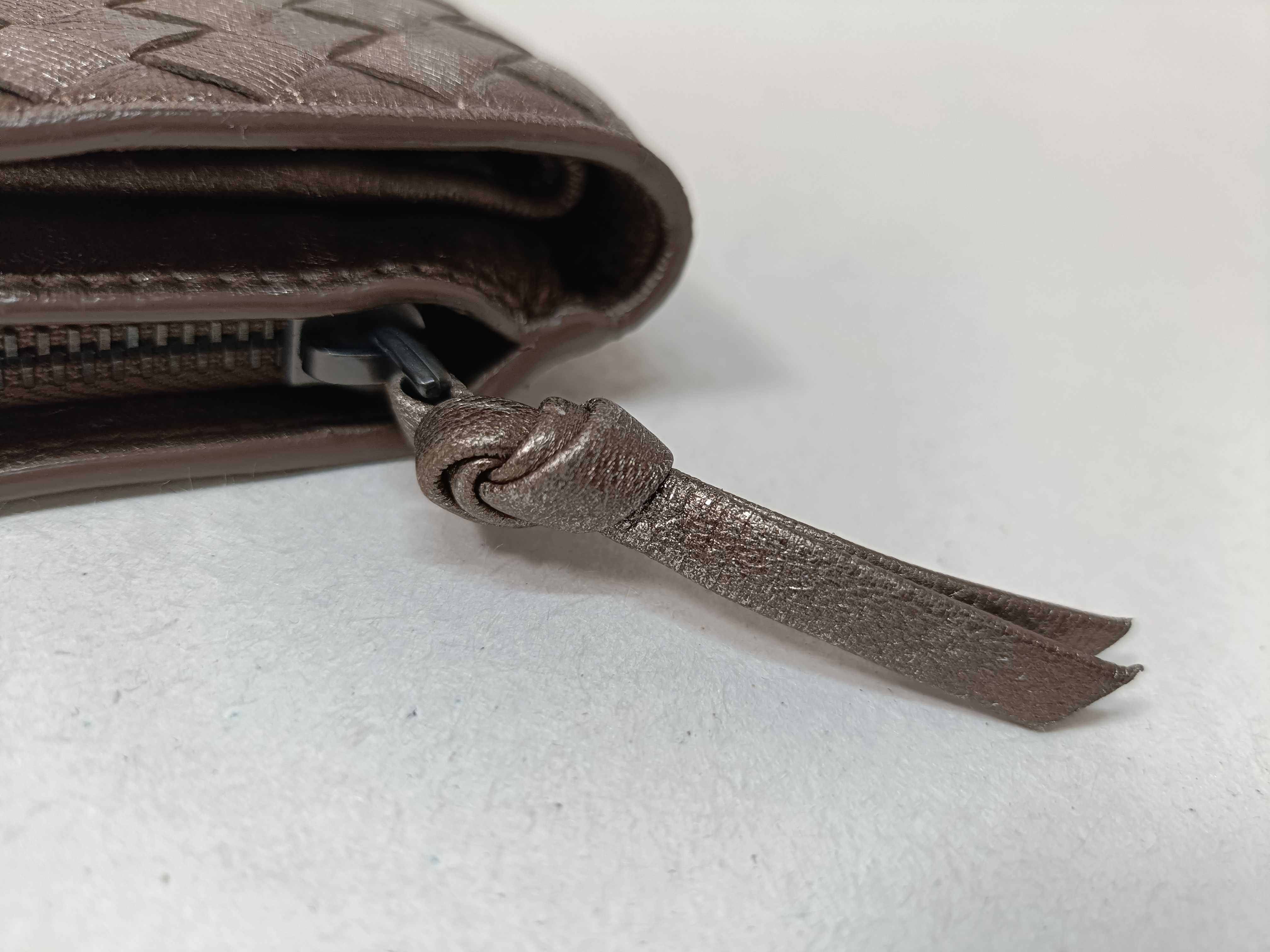 Intrecciato Bi-fold Round Zip Wallet Metallic Wallet — view 7
