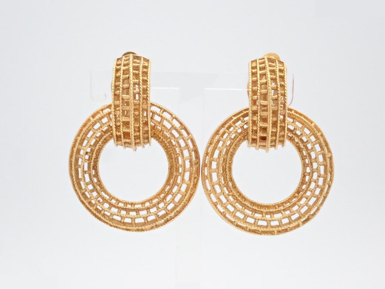 Swing hoop gold earrings, vintage.
