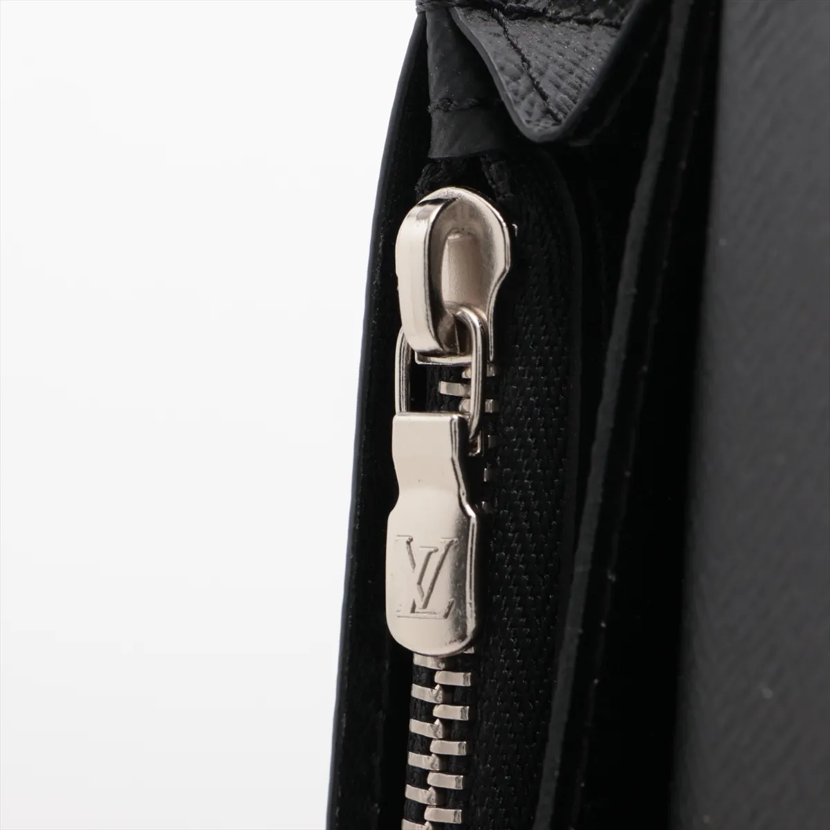 Epi Portefeuille Brazza M63294 TA1178 Black x White Long Wallet — view 11
