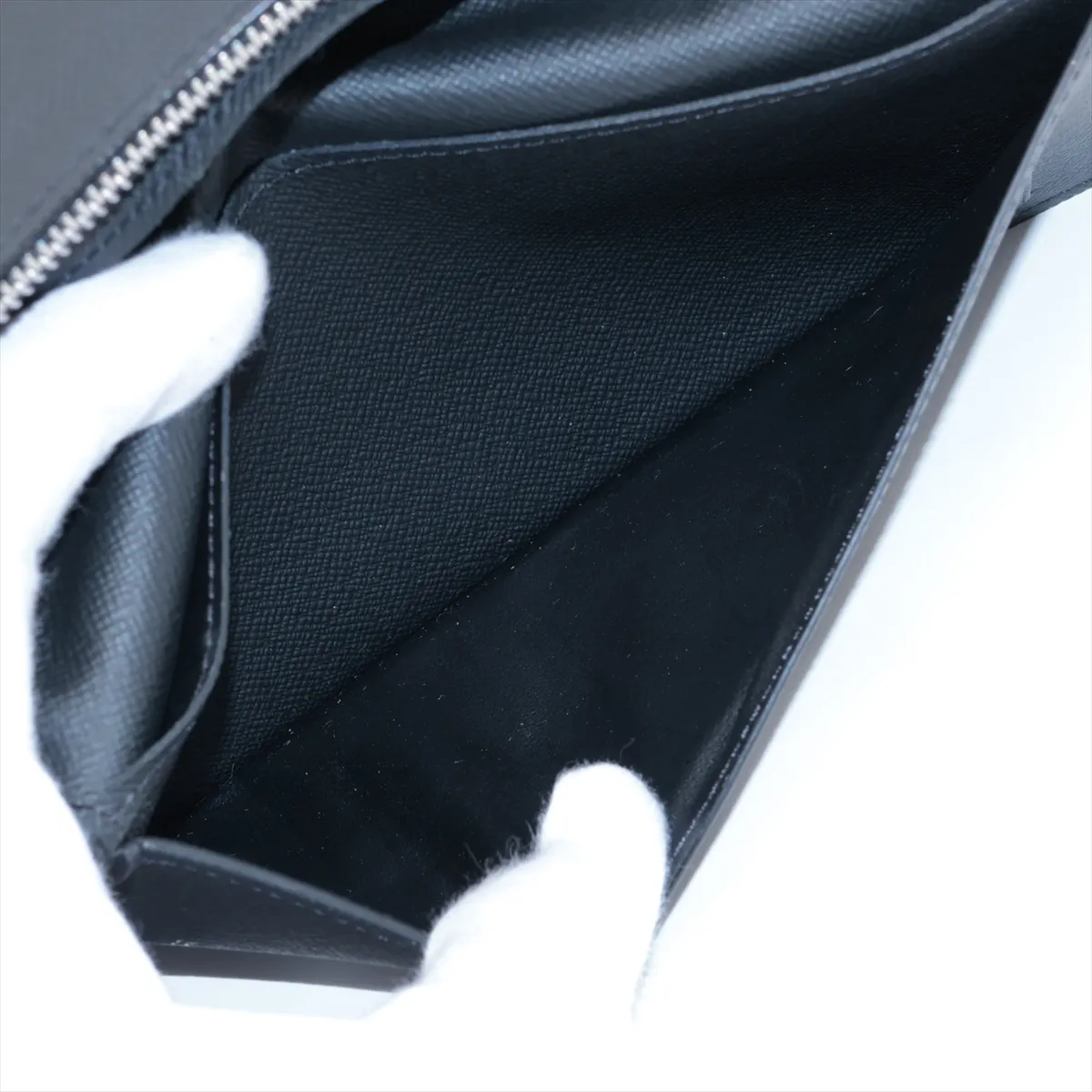 Epi Portefeuille Brazza M63294 TA1178 Black x White Long Wallet — view 4