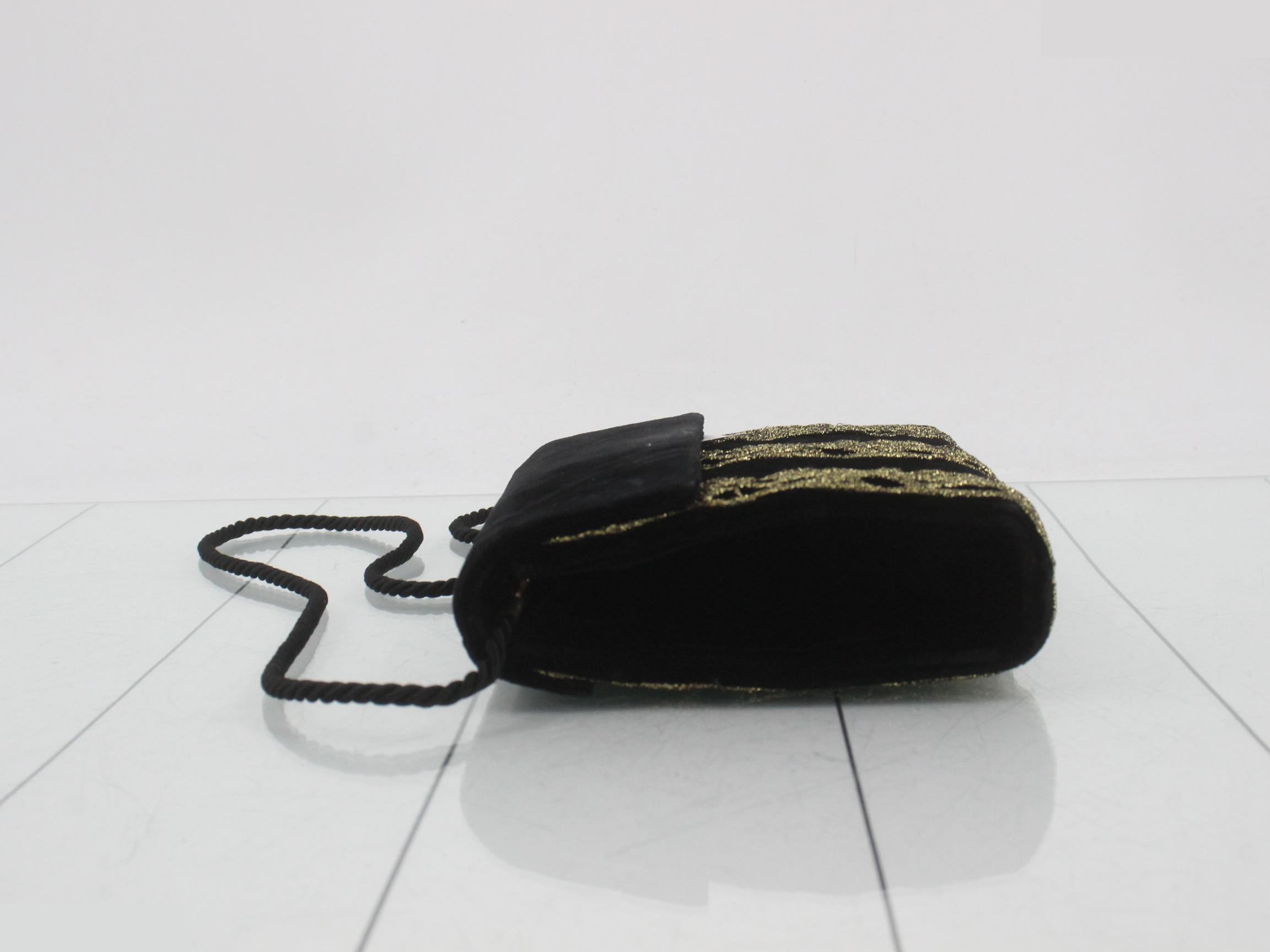 Flower Embroidery Vintage Shoulder Bag — view 4