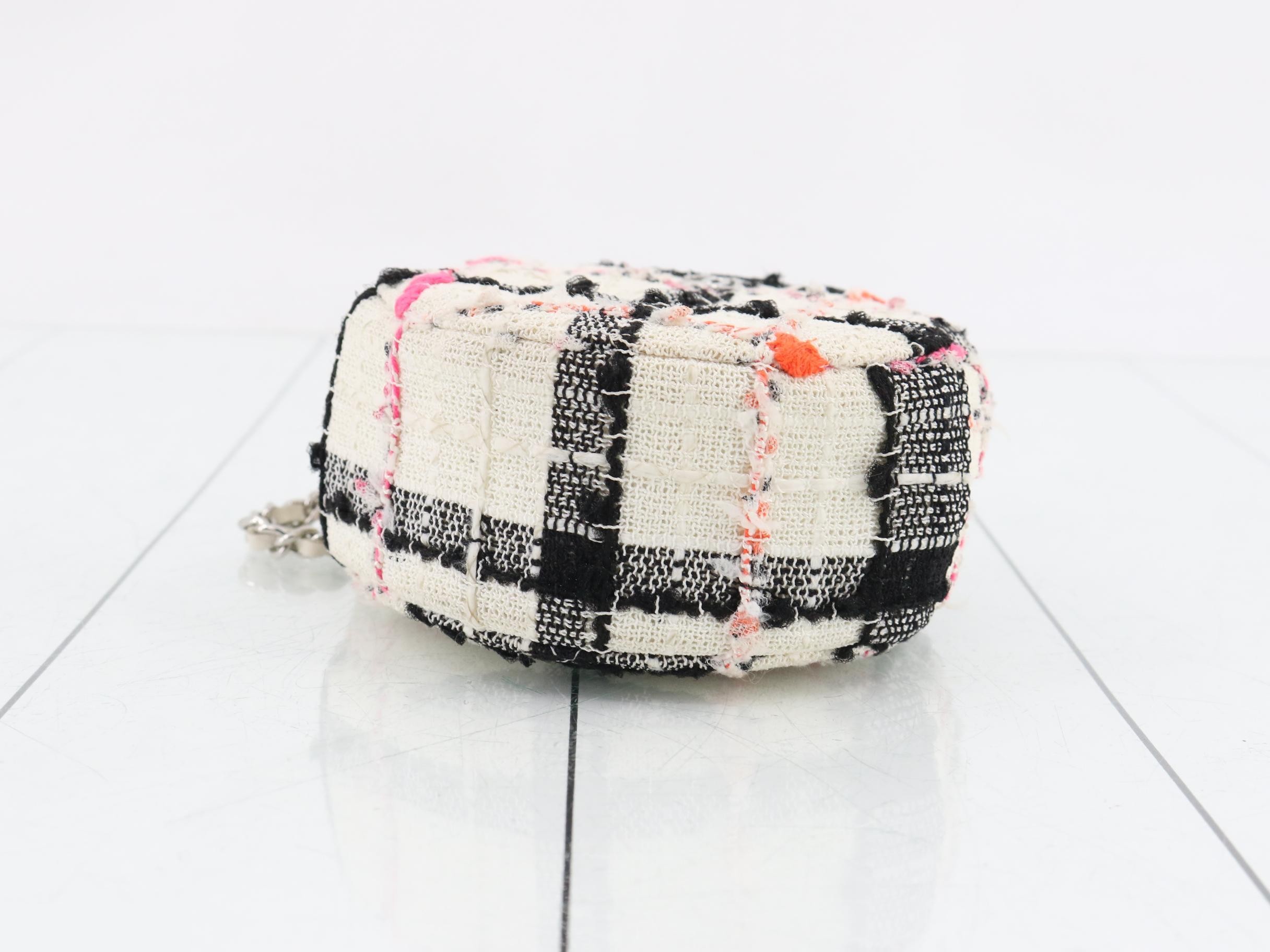 Matelassé Tweed Chain Shoulder Bag (Round) — view 6
